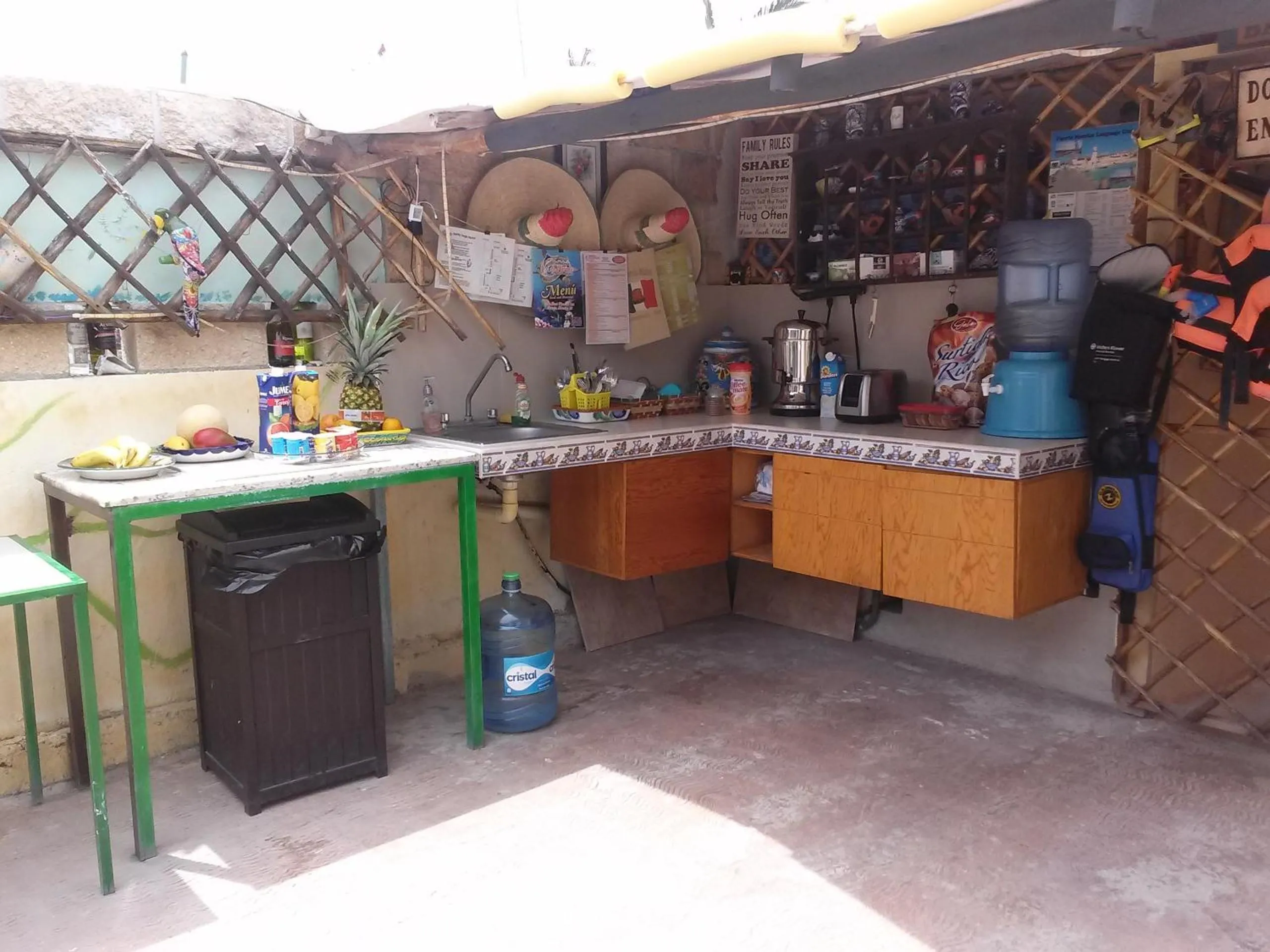 Food and drinks in Buenos Días Guest House