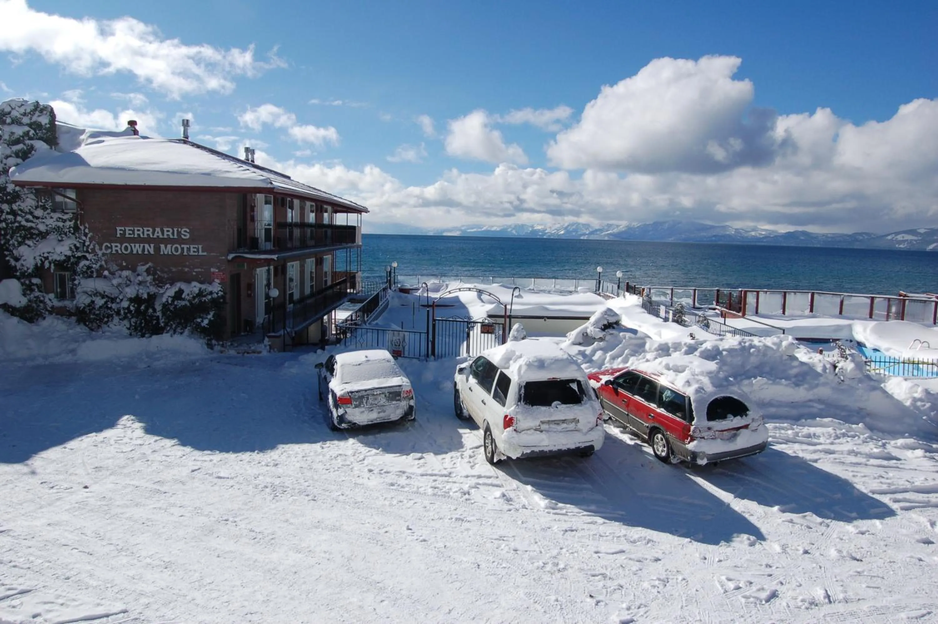Facade/entrance in Crown Motel