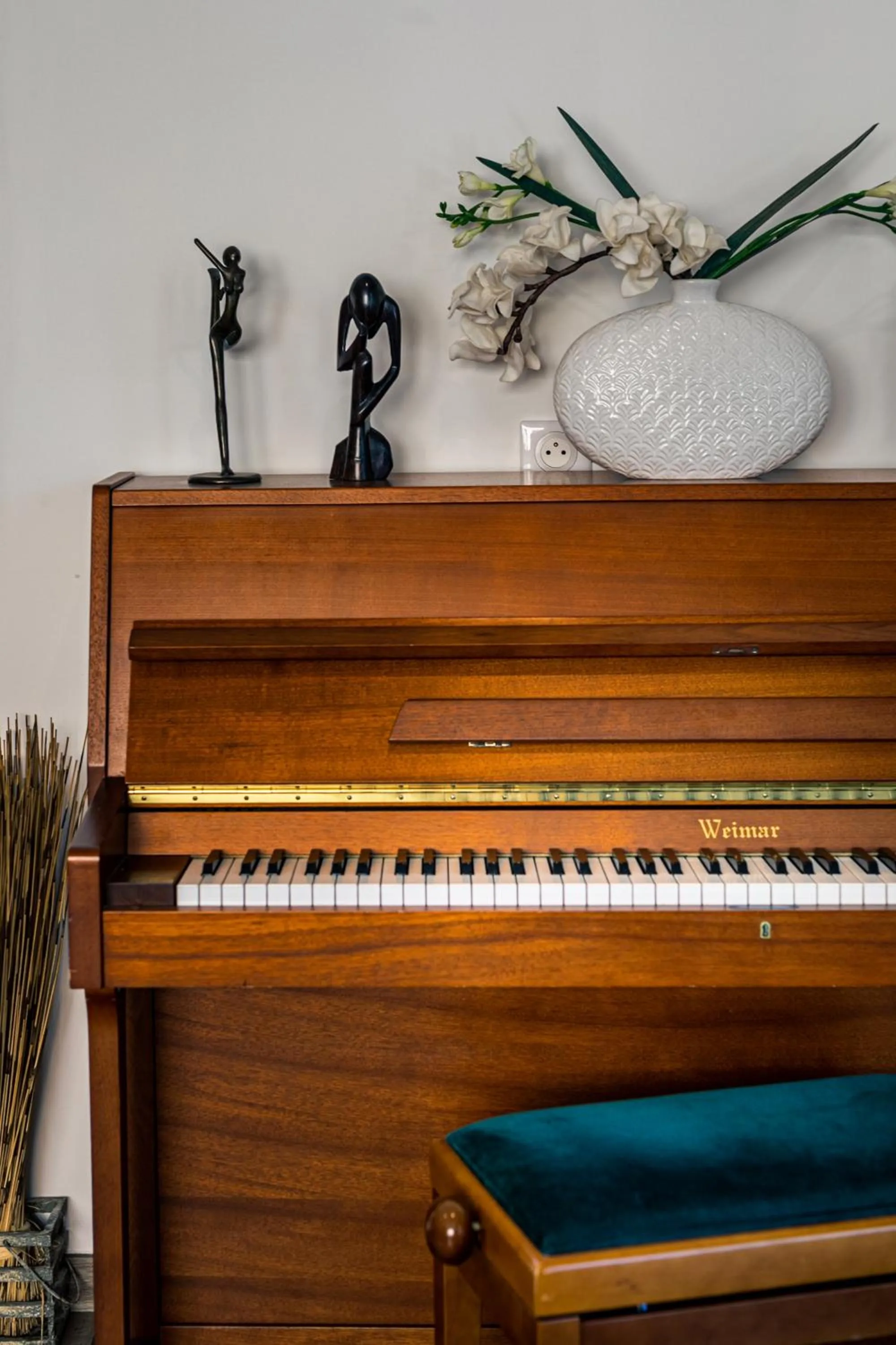 Seating area in Hôtel Corniche du Liouquet