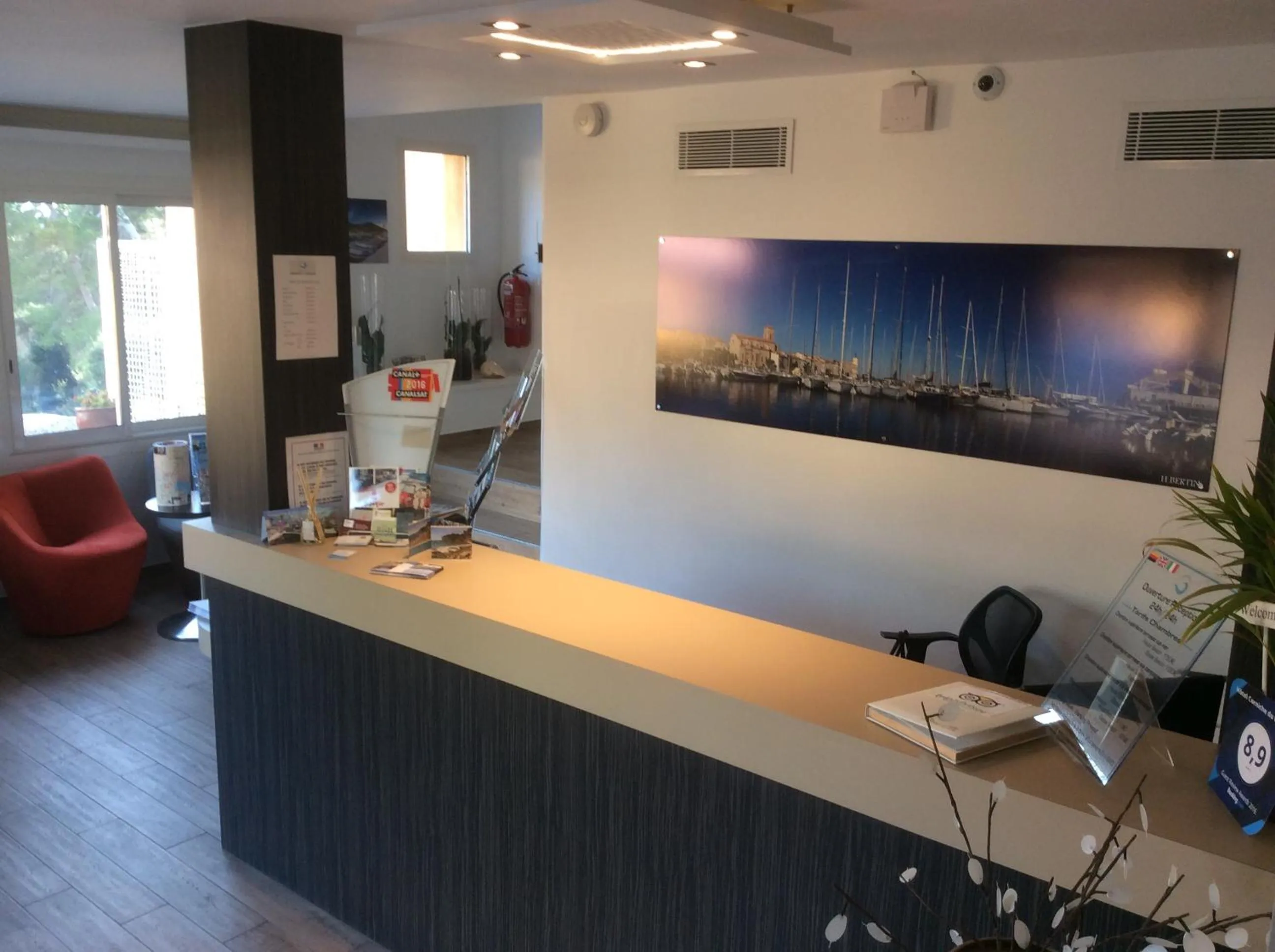 Lobby or reception in Hôtel Corniche du Liouquet