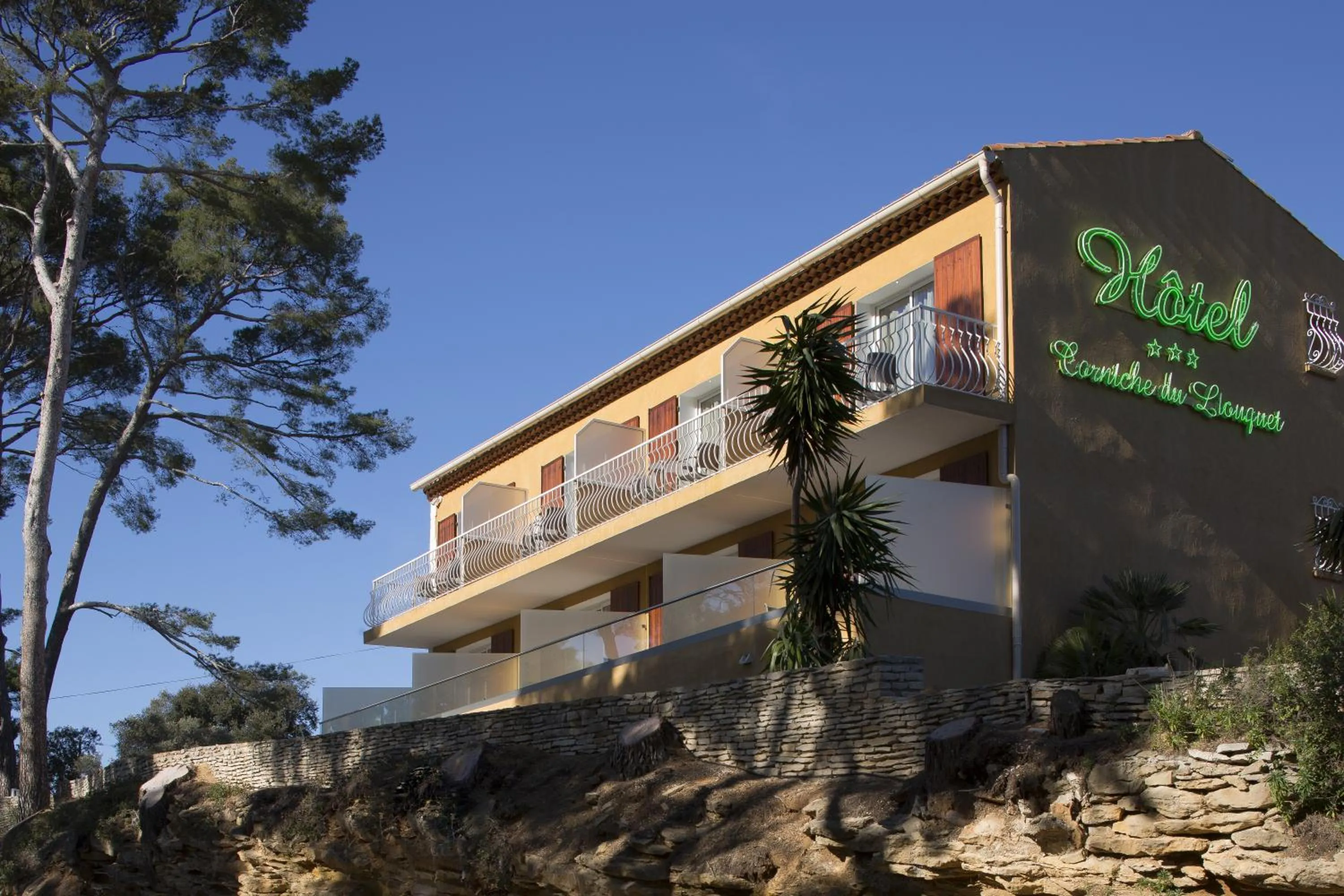 Facade/entrance in Hôtel Corniche du Liouquet