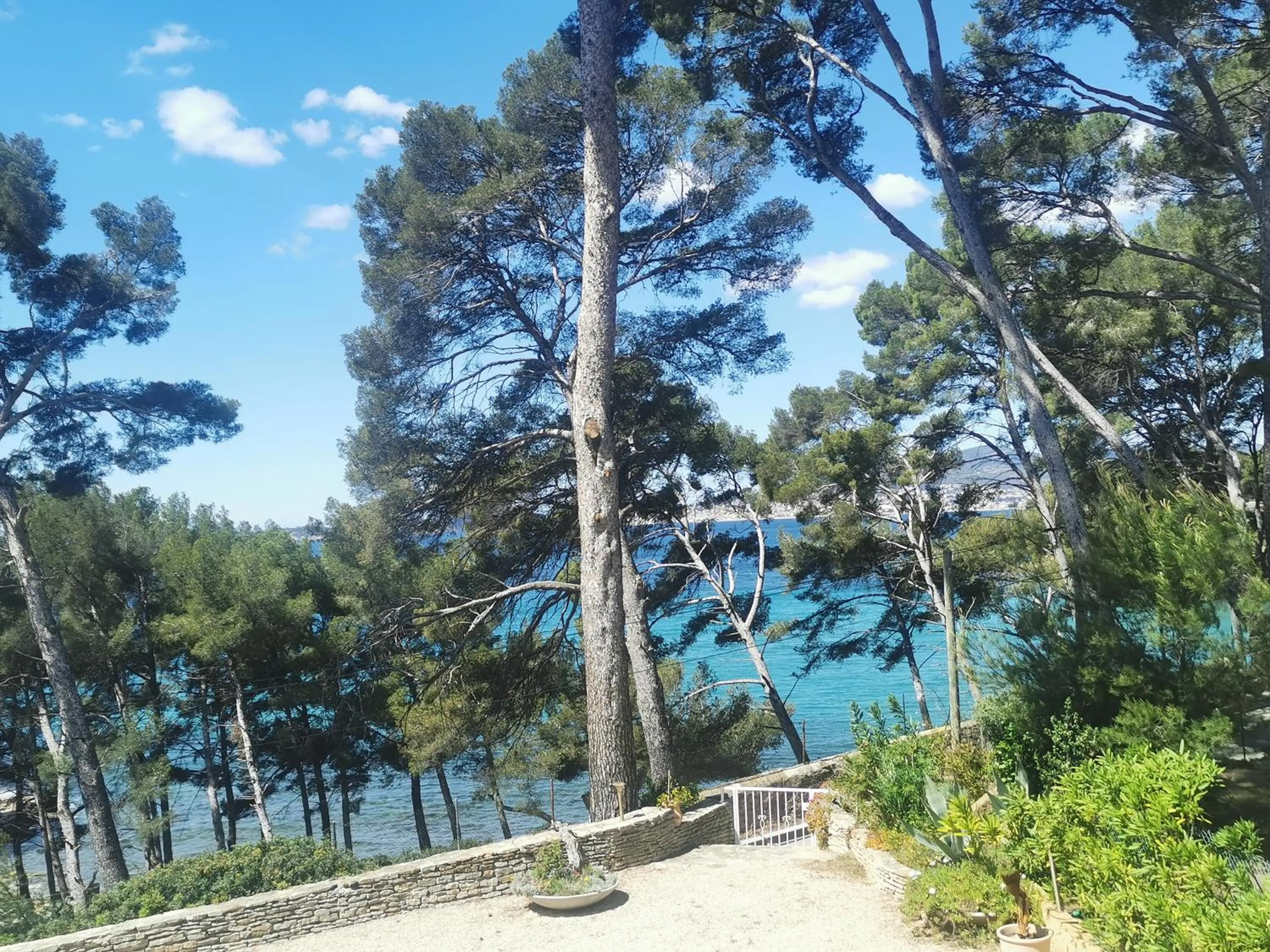 Day in Hôtel Corniche du Liouquet