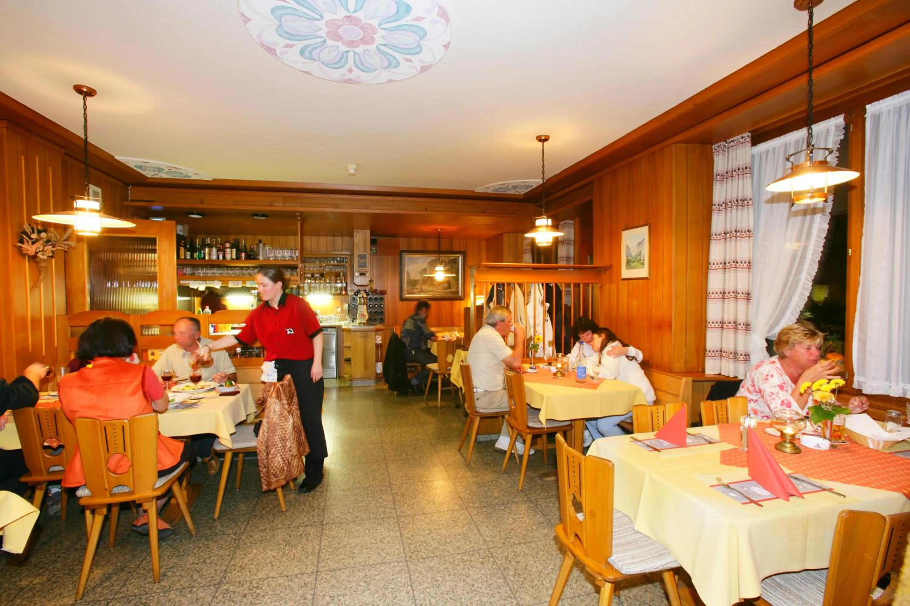 Restaurant/places to eat in Hotel Oberland