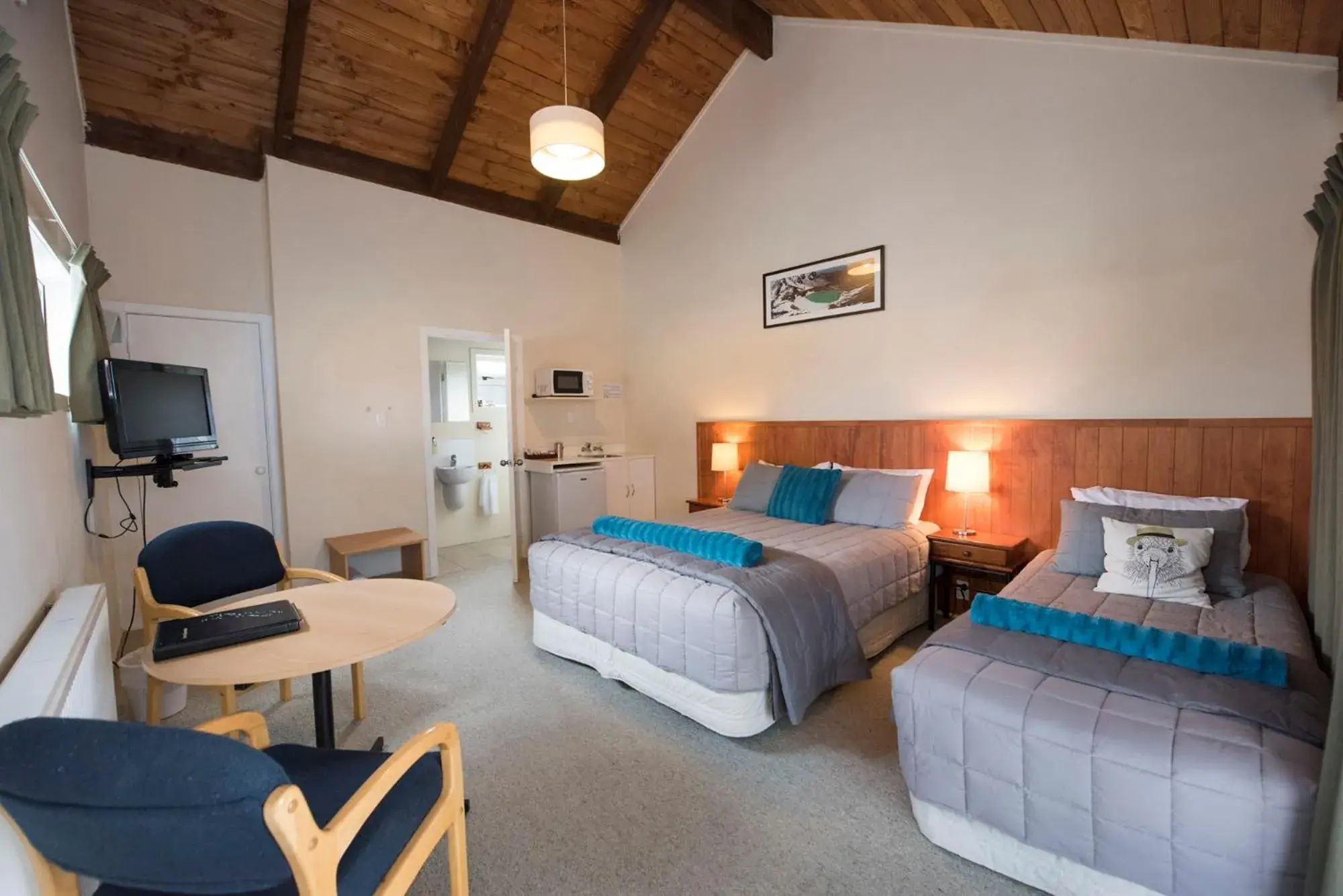 Double or Twin Room in Adventure Lodge and Motels and Tongariro Crossing Track Transport Double or Twin Room in Adventure Lodge and Motels and Tongariro Crossing Track Transport