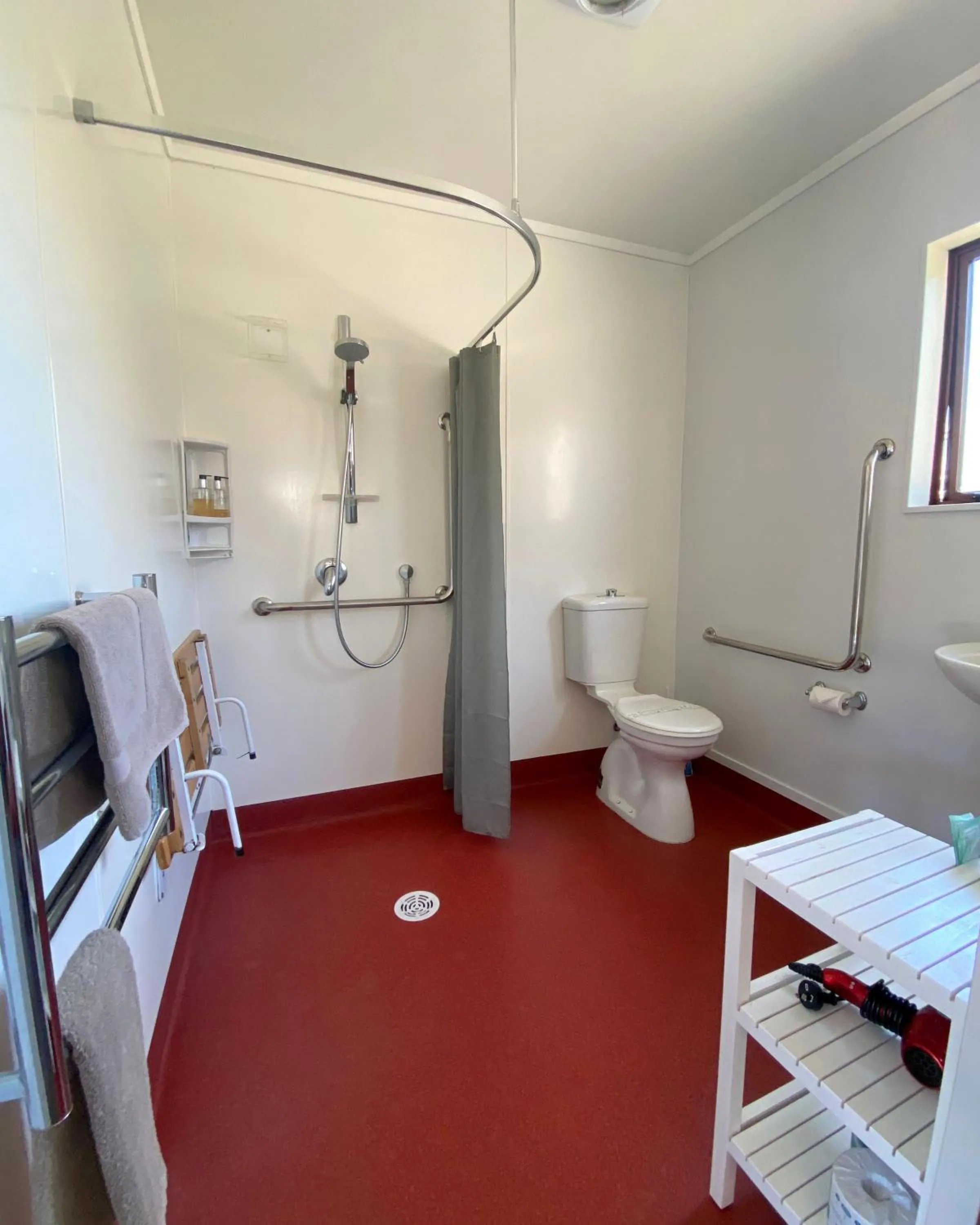 Shower in Adventure Lodge and Motels and Tongariro Crossing Track Transport