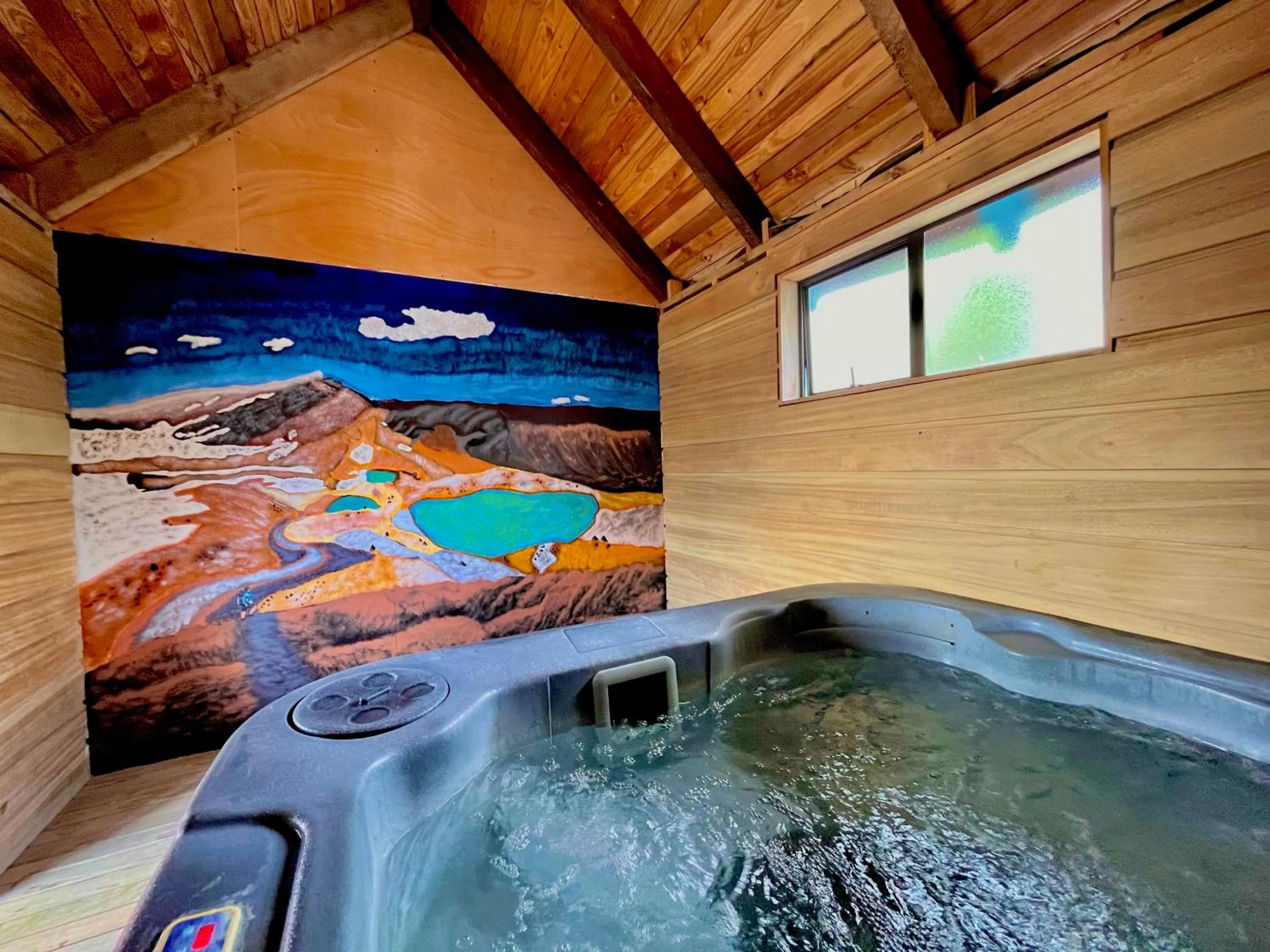 Hot Tub in Adventure Lodge and Motels and Tongariro Crossing Track Transport