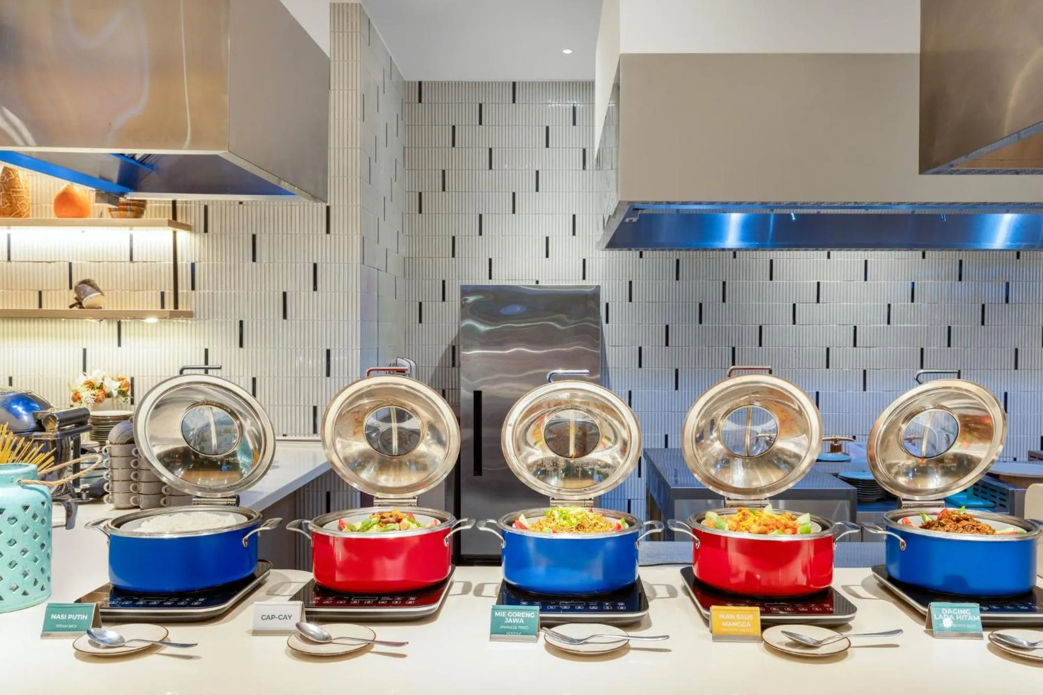 Restaurant/places to eat in Holiday Inn Lampung Bukit Randu by IHG