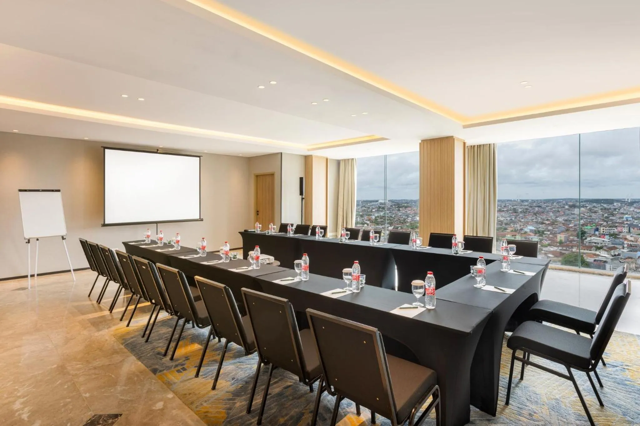 Meeting/conference room in Holiday Inn Lampung Bukit Randu by IHG