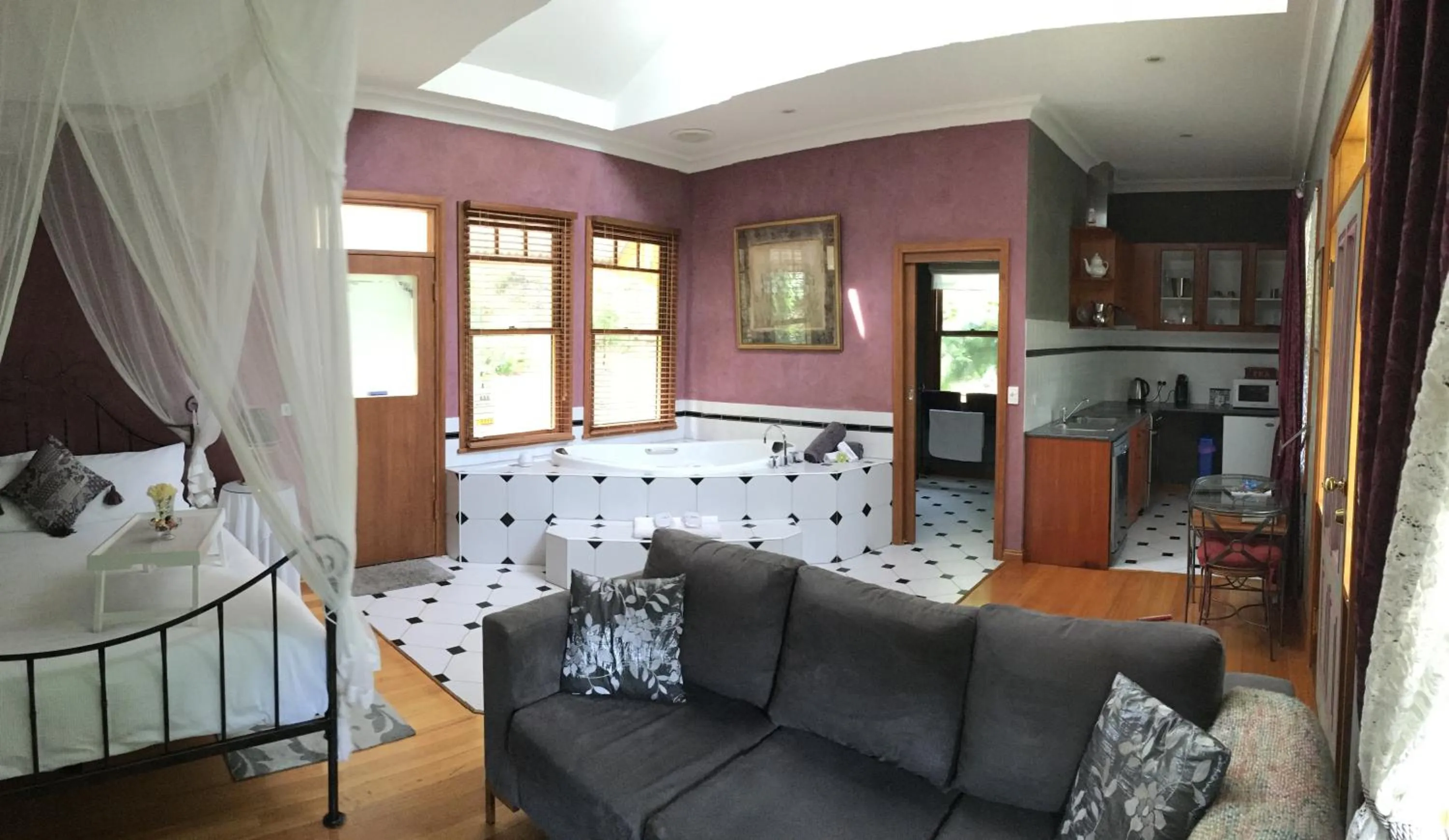 Bathroom, Bed in Charnwood Cottages in Warburton