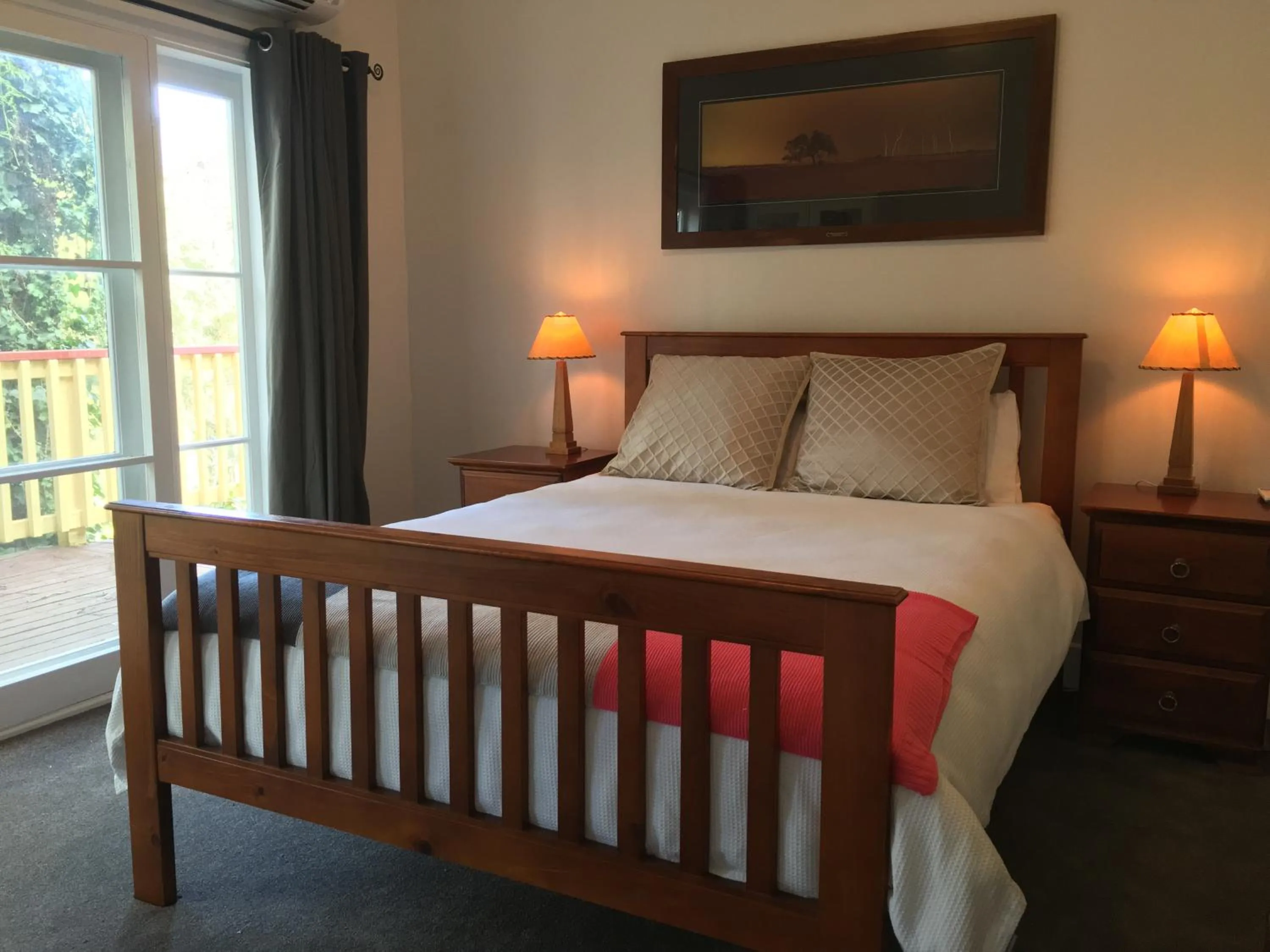 Photo of the whole room, Bed in Charnwood Cottages in Warburton