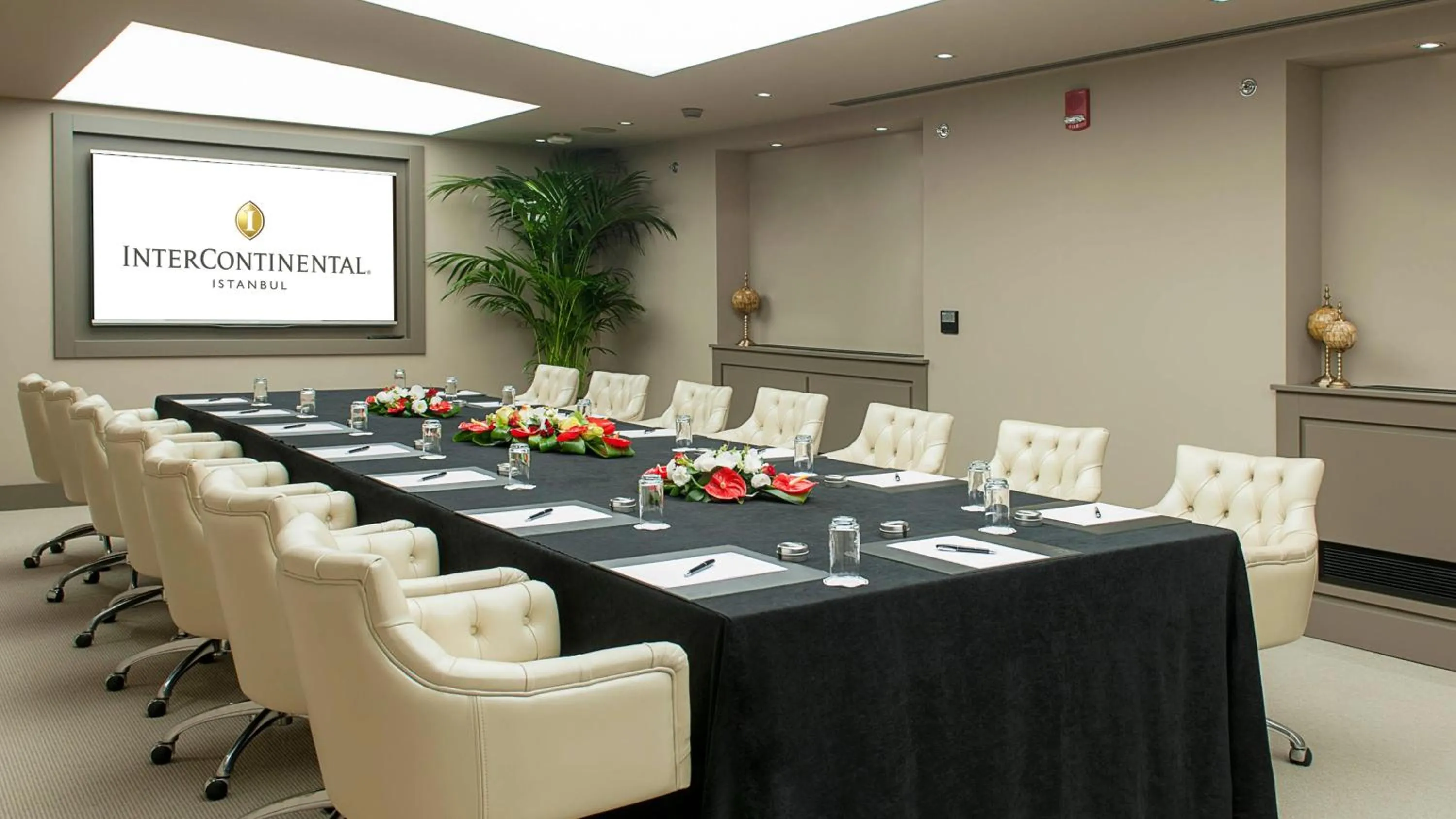 Meeting/conference room in InterContinental Istanbul by IHG