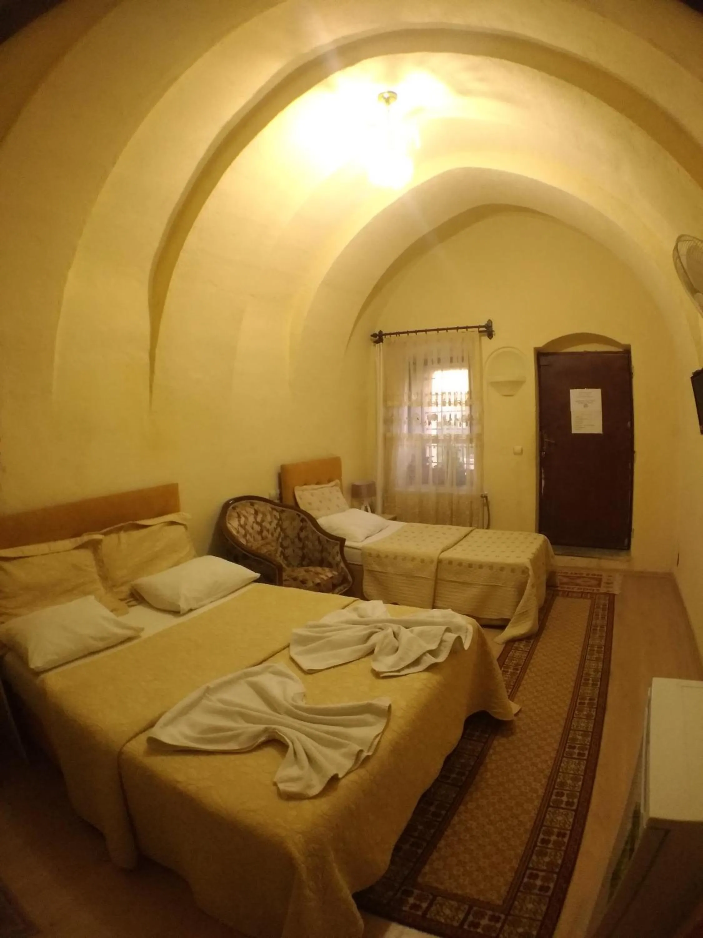 Photo of the whole room, Bed in Falcon Cave Suites