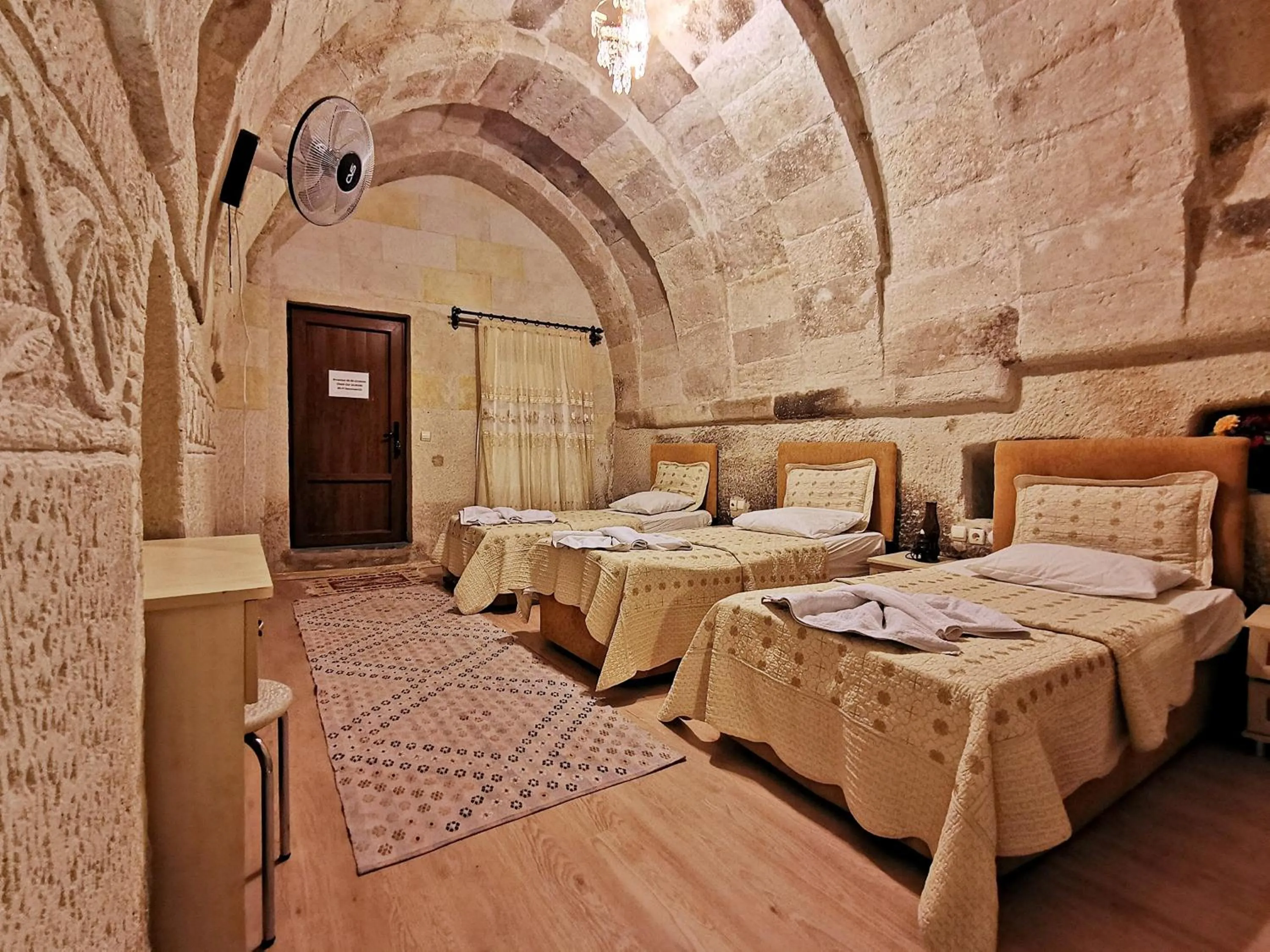 Photo of the whole room, Bed in Falcon Cave Suites