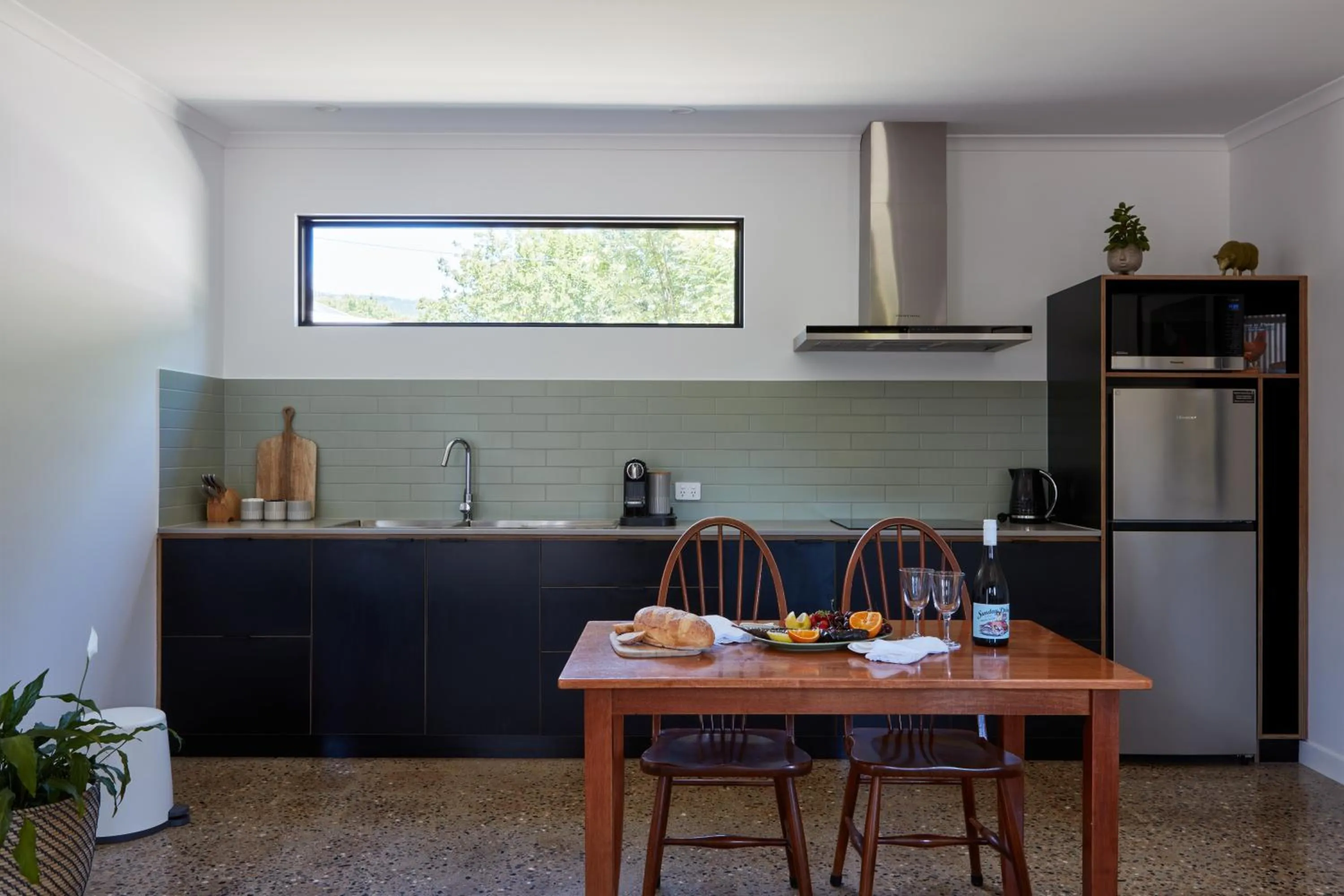 Kitchen or kitchenette in Goldfield Holiday Units