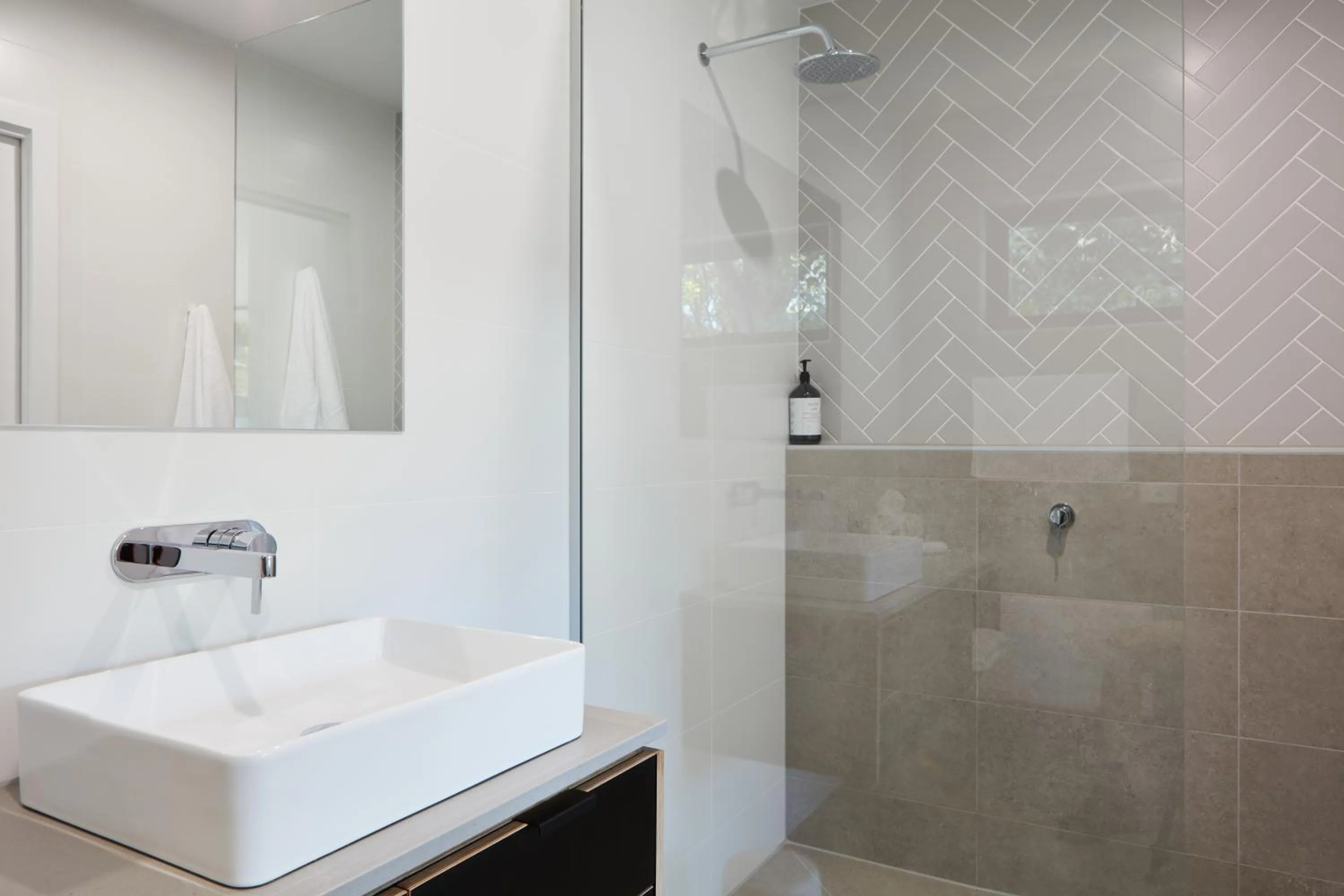 Shower in Goldfield Holiday Units