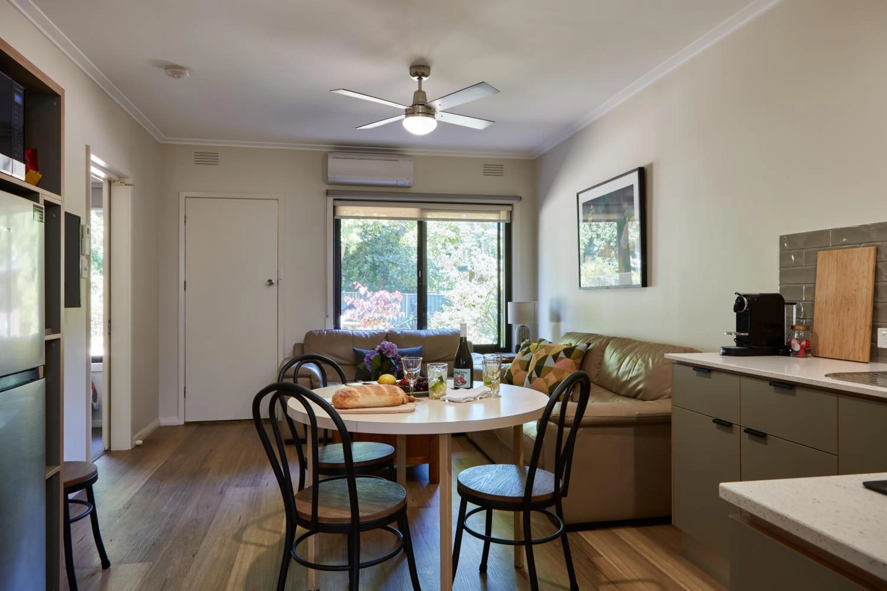 Kitchen or kitchenette in Goldfield Holiday Units