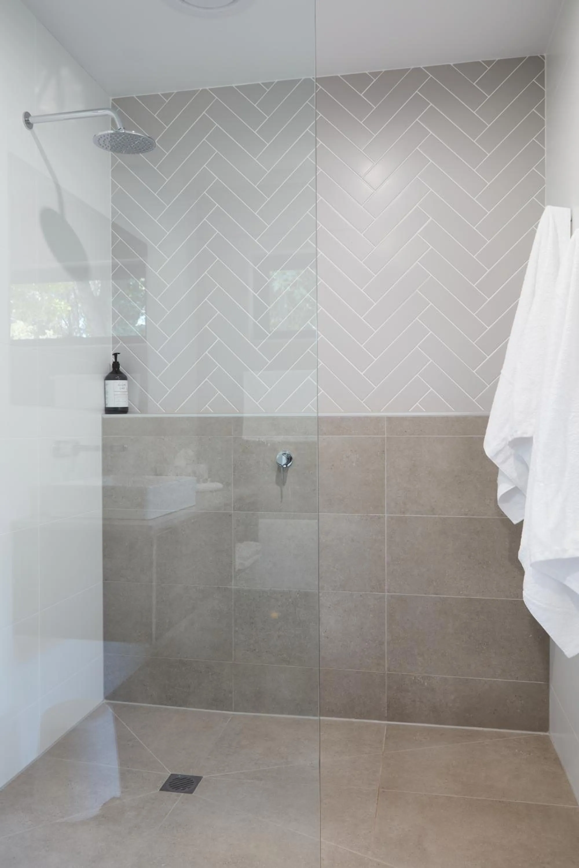 Shower in Goldfield Holiday Units