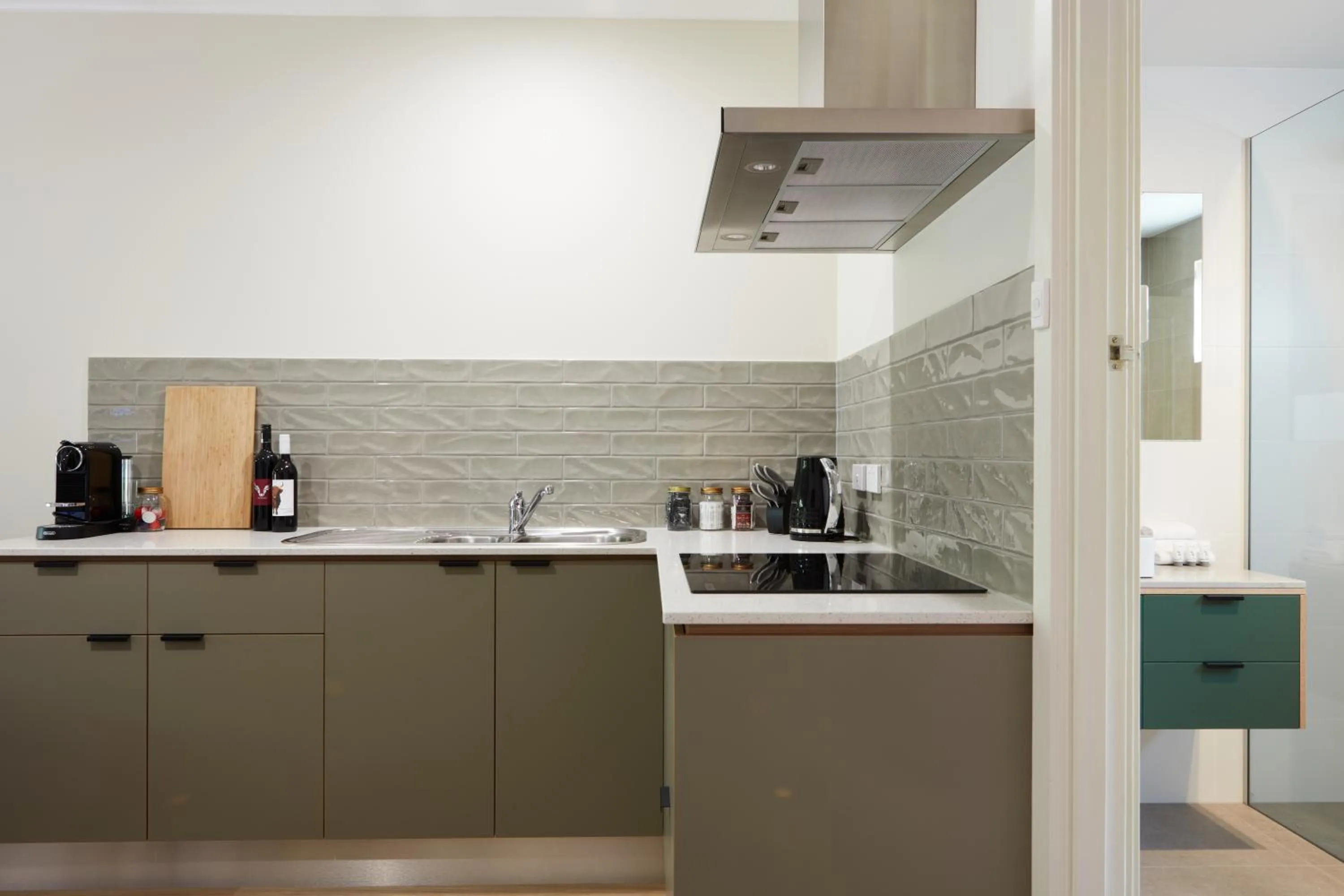 Kitchen or kitchenette in Goldfield Holiday Units