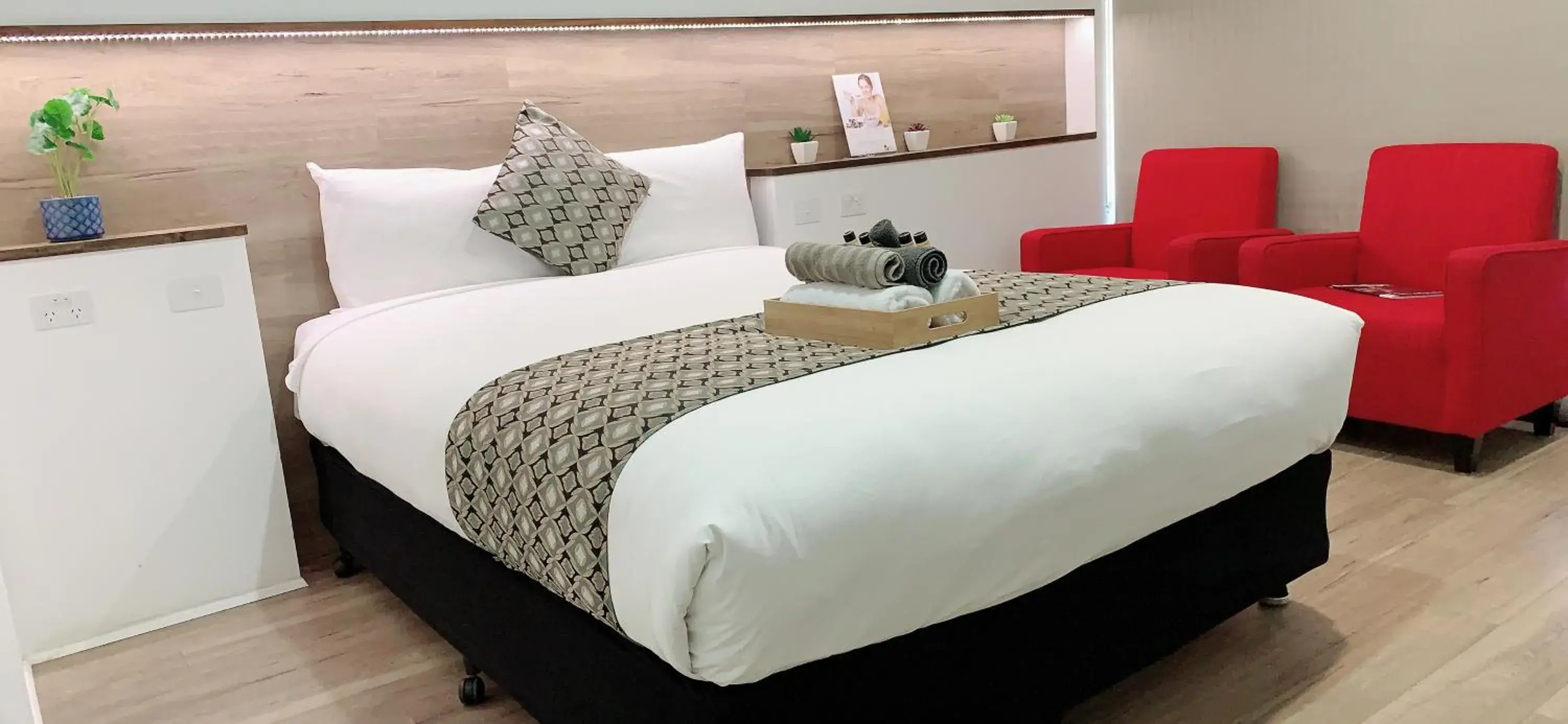 Deluxe Queen Room in Elm Motel Deluxe Queen Room in Elm Motel