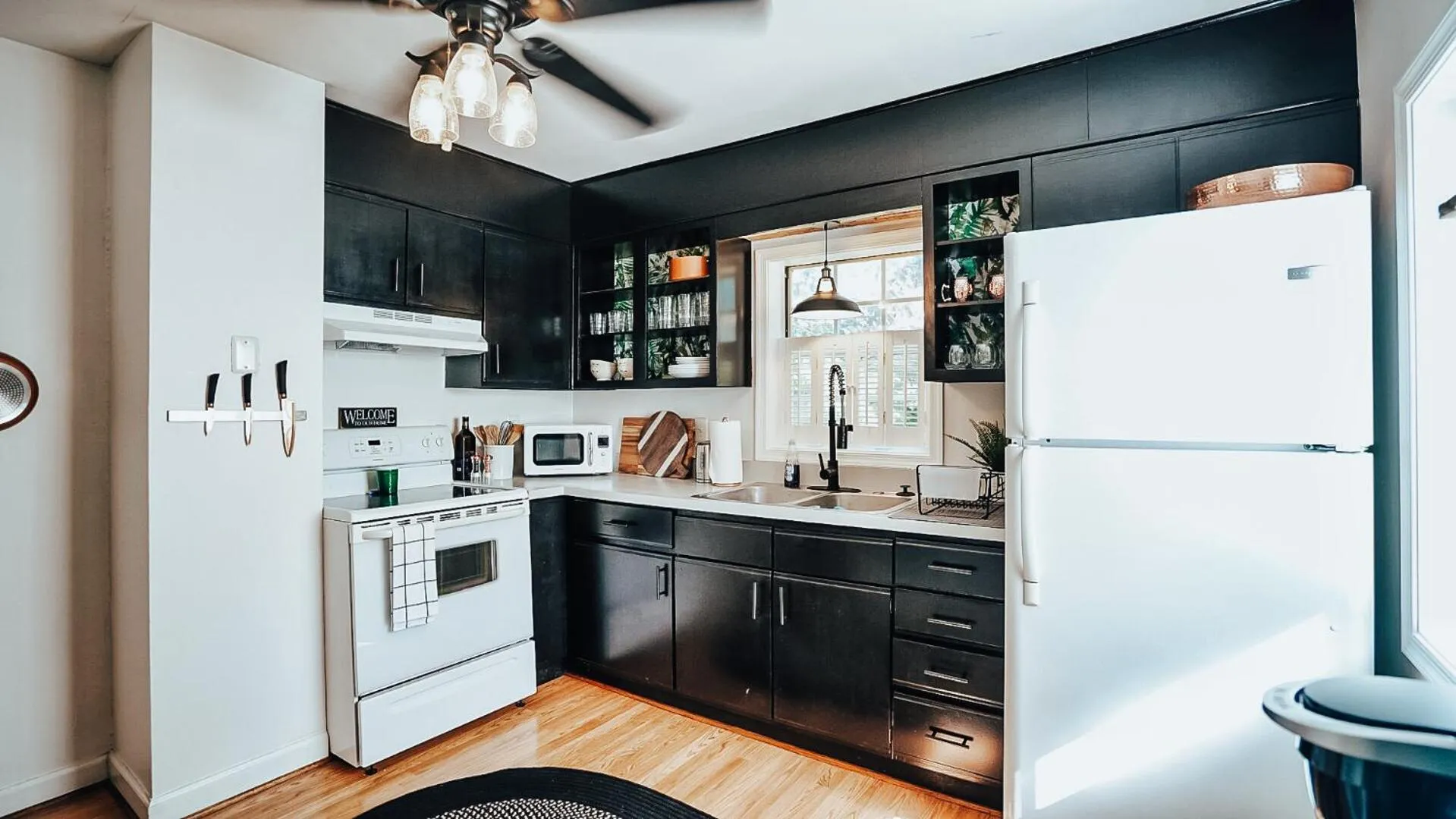 Kitchen or kitchenette in West Davis Mill