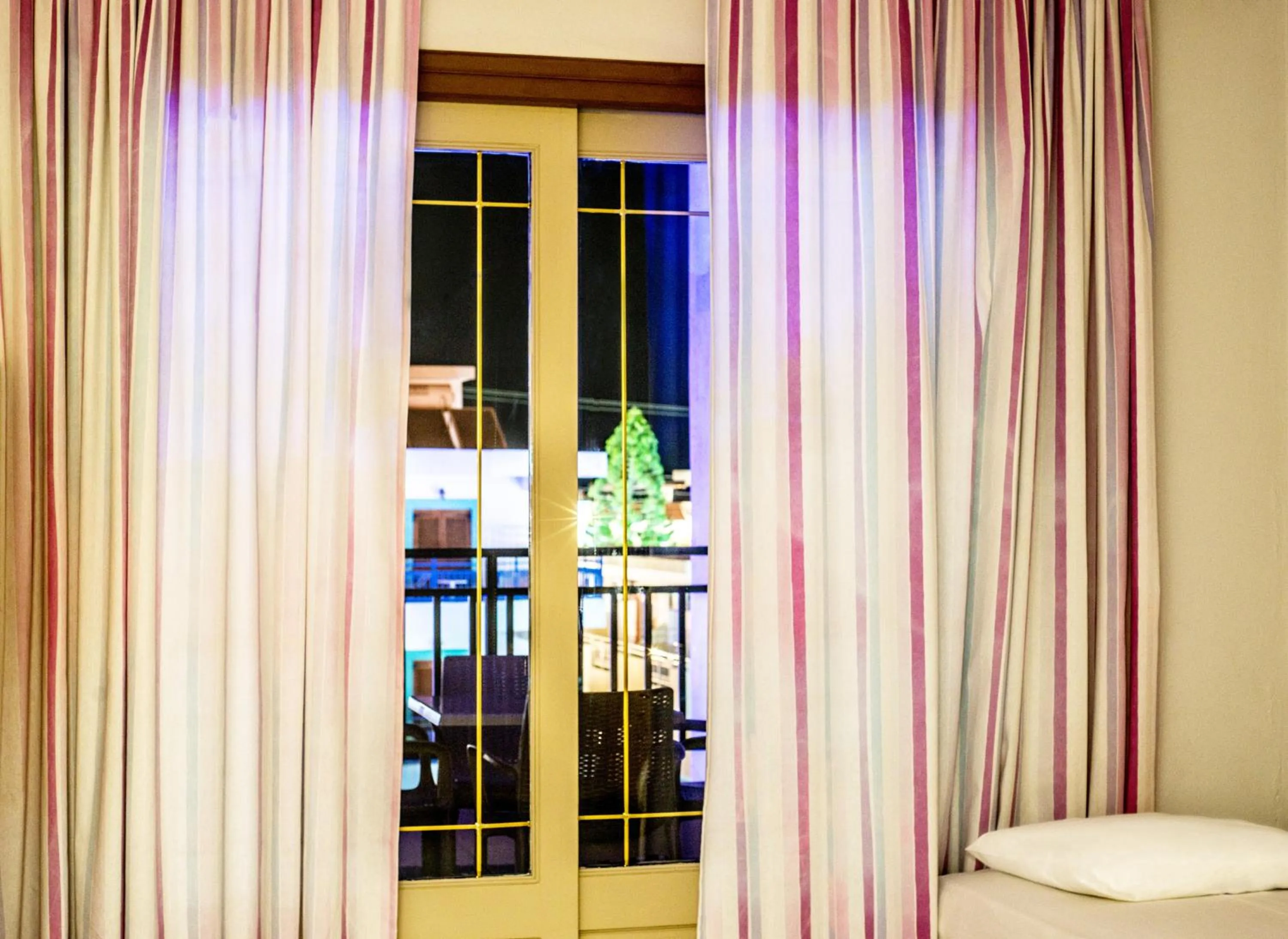 Photo of the whole room in Stefania Studios by Estia