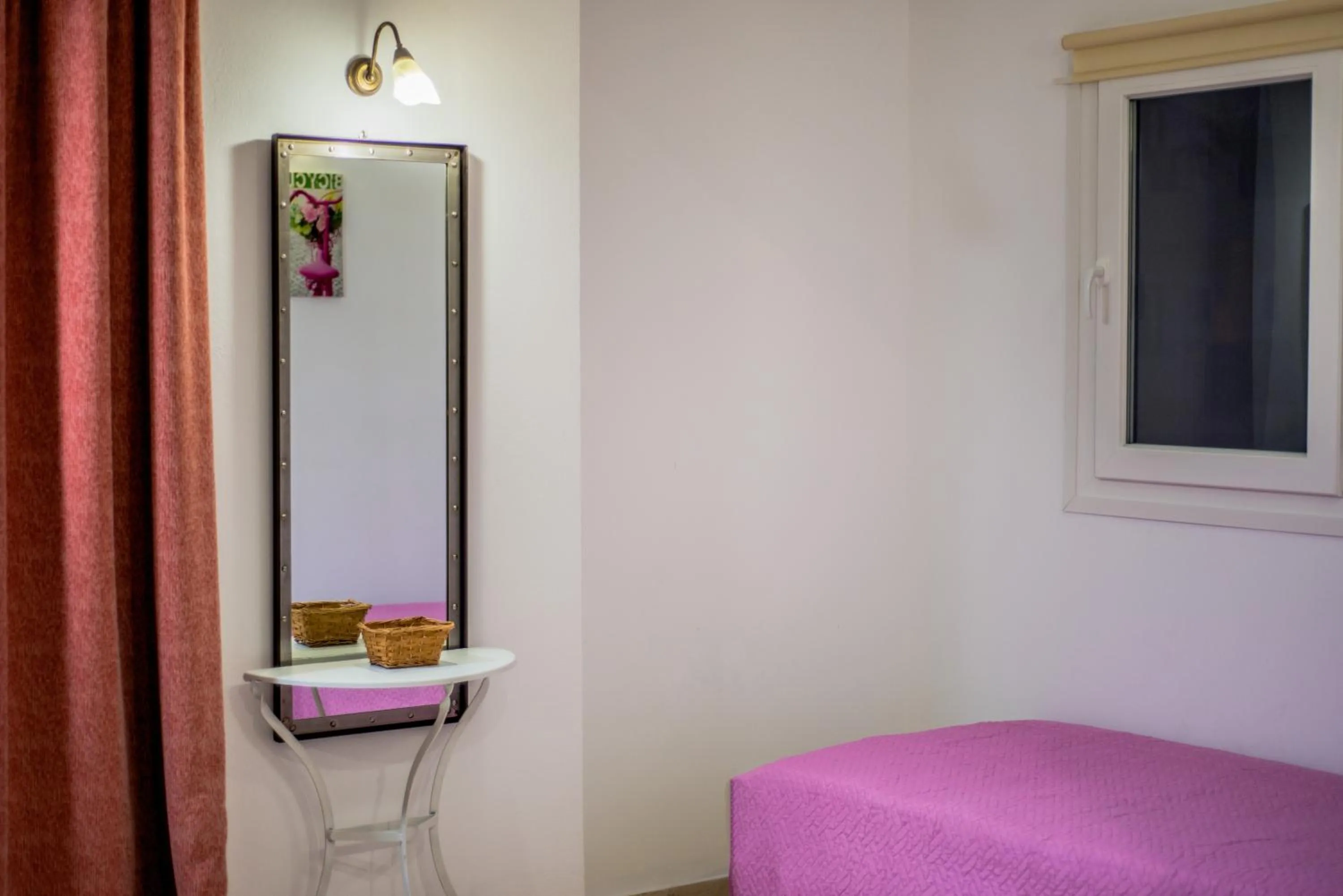 Photo of the whole room in Stefania Studios by Estia