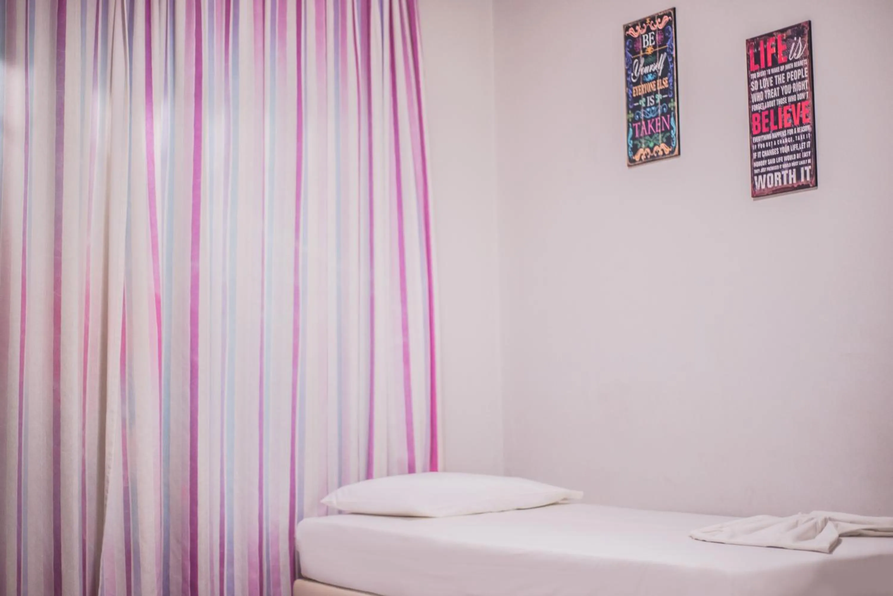 Photo of the whole room in Stefania Studios by Estia