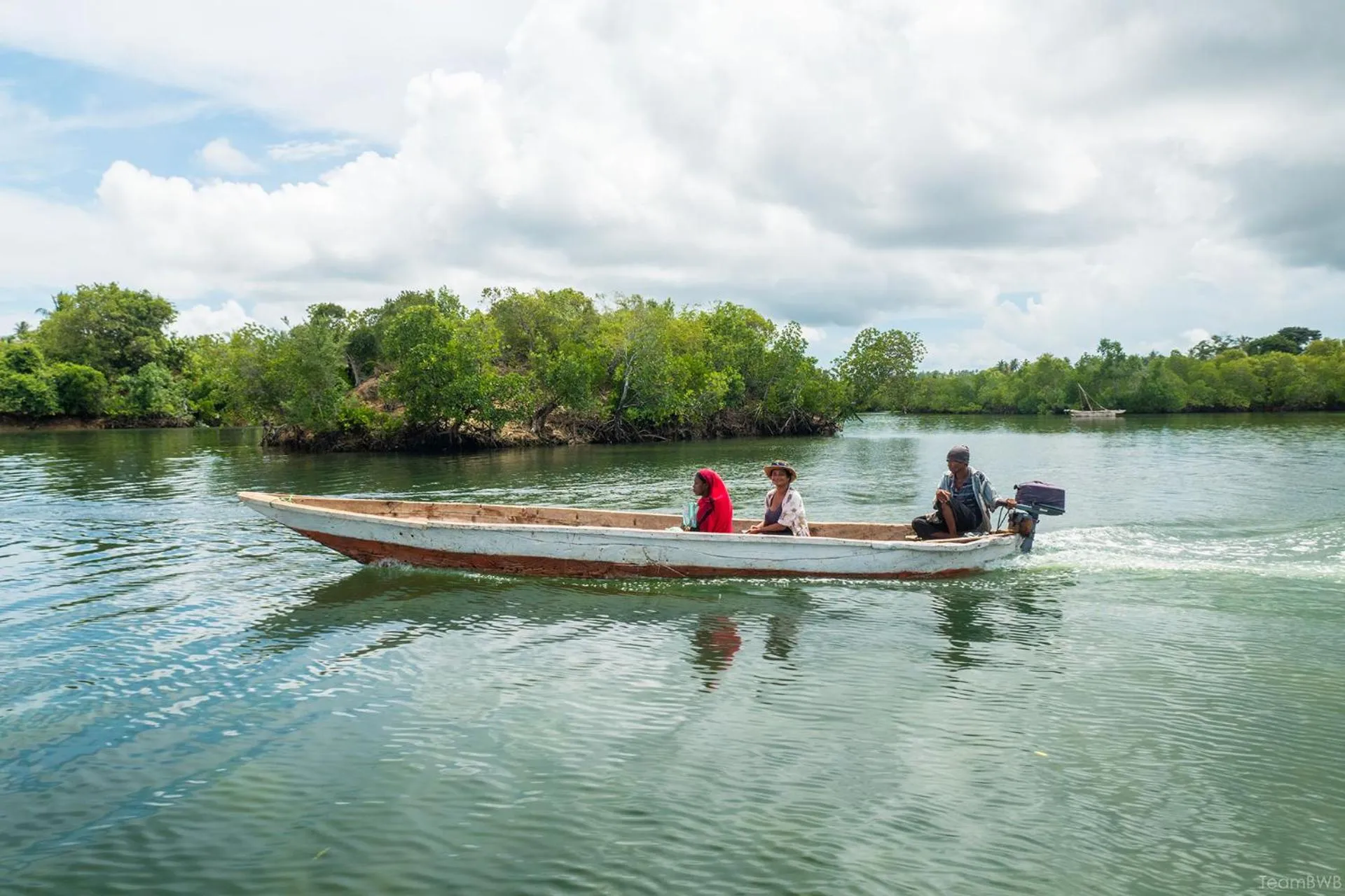 Canoeing in Pemba Eco Lodge