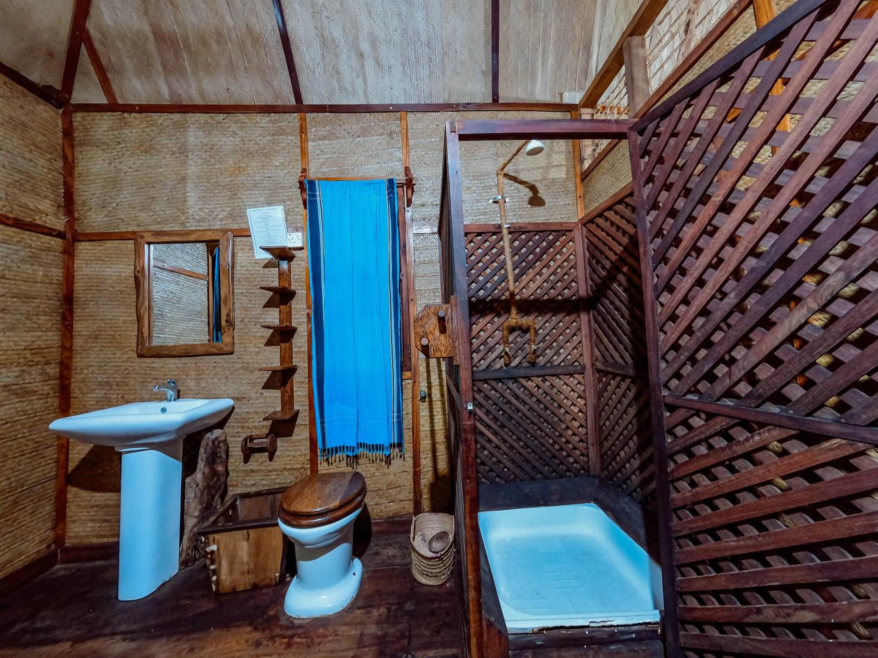 Toilet in Pemba Eco Lodge