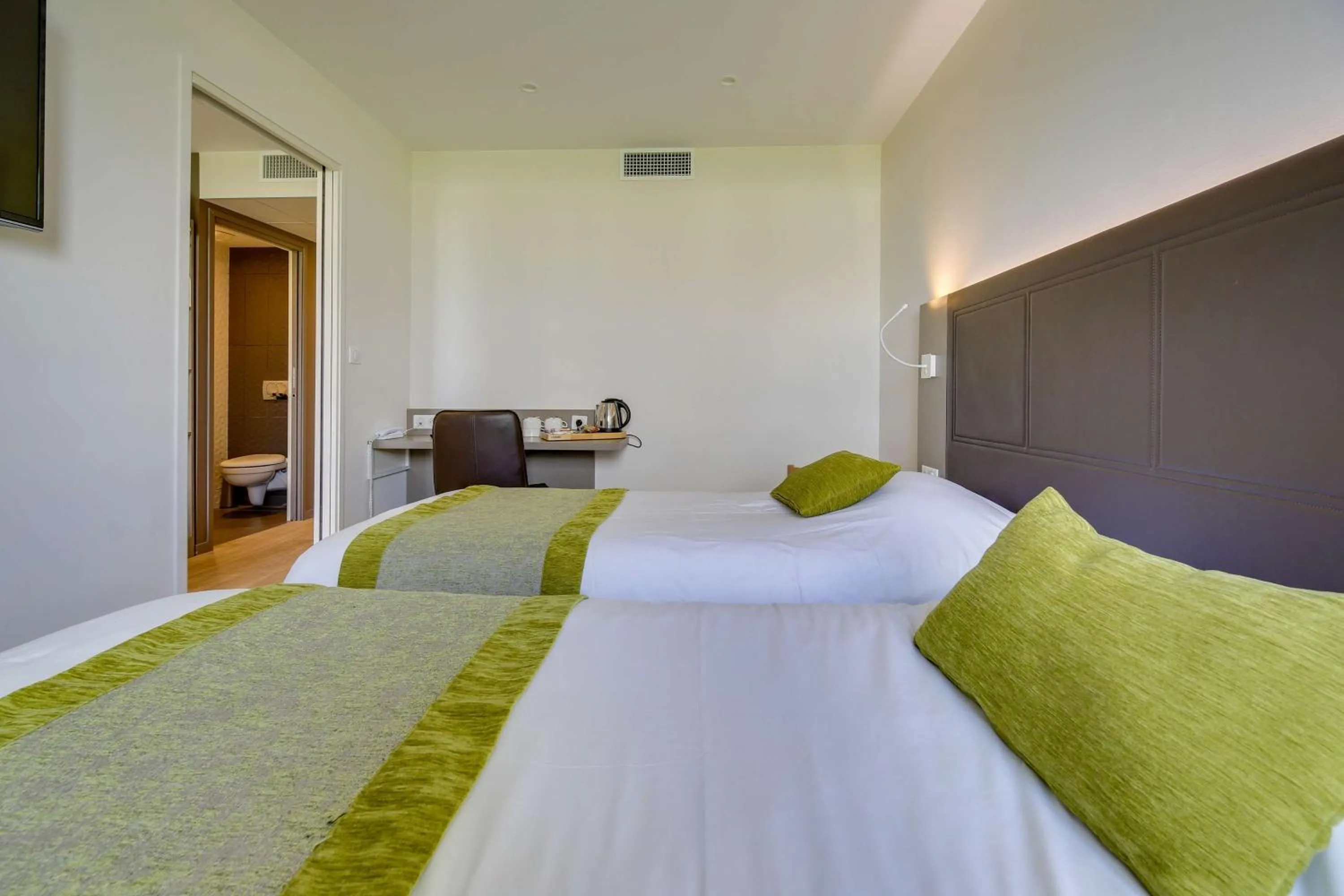 Bedroom, Bed in Brit Hotel Confort Saint-Dizier