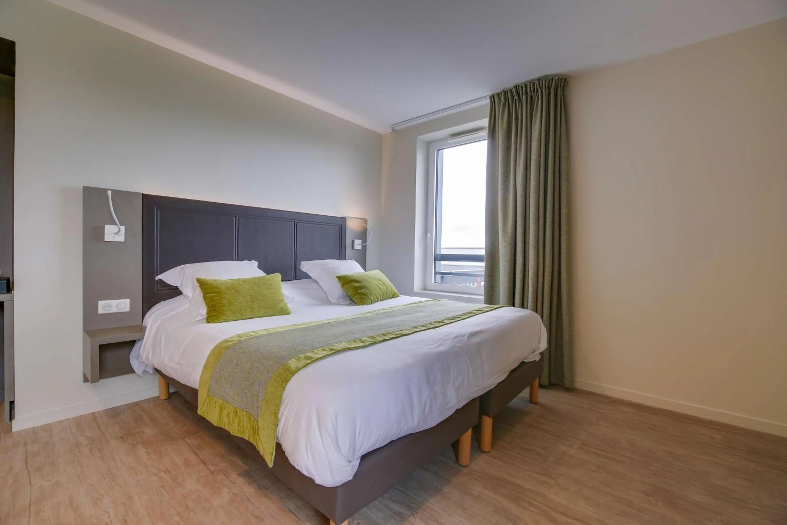 Photo of the whole room, Bed in Brit Hotel Confort Saint-Dizier