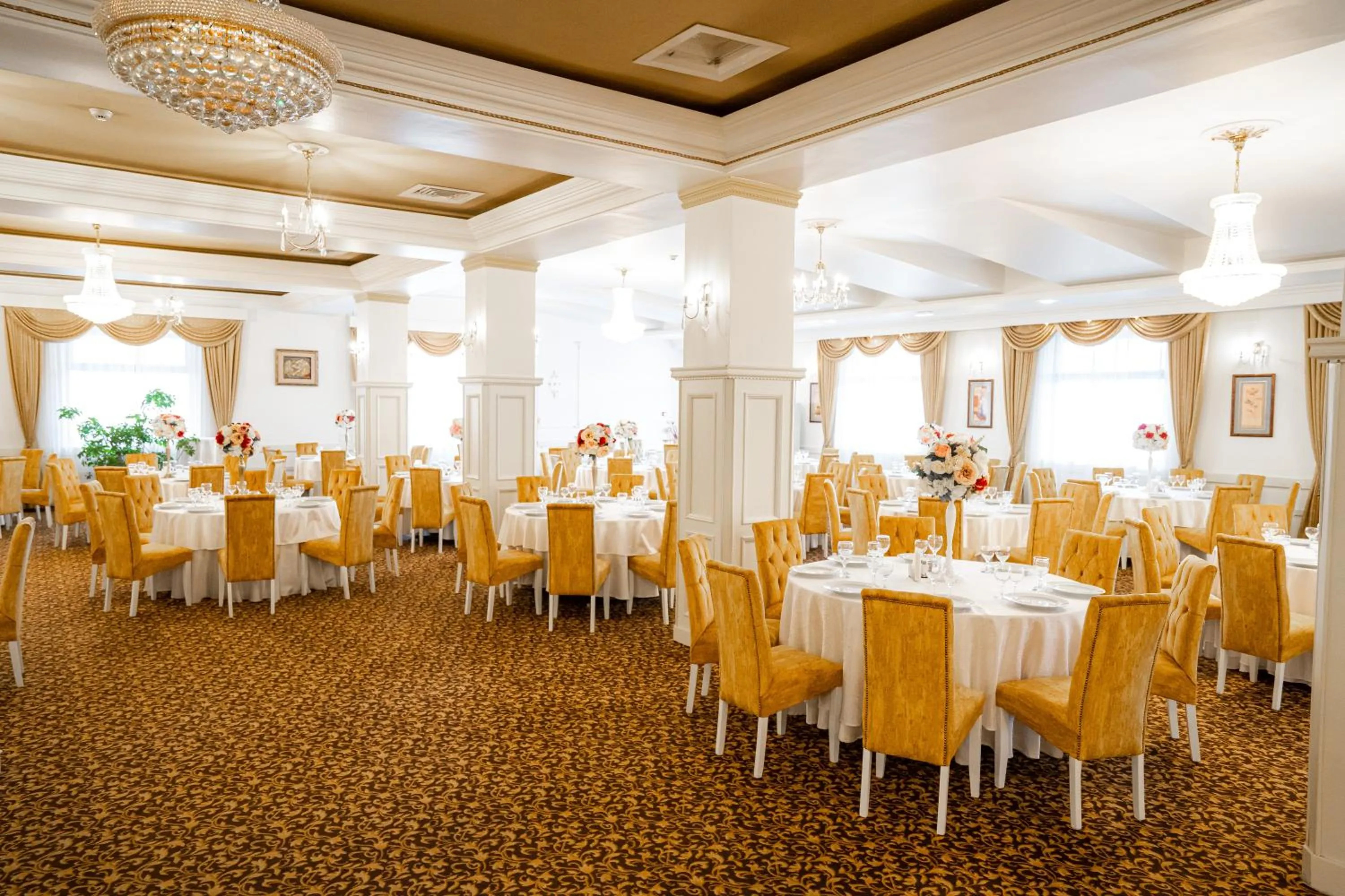 Restaurant/places to eat in Hotel Polaris