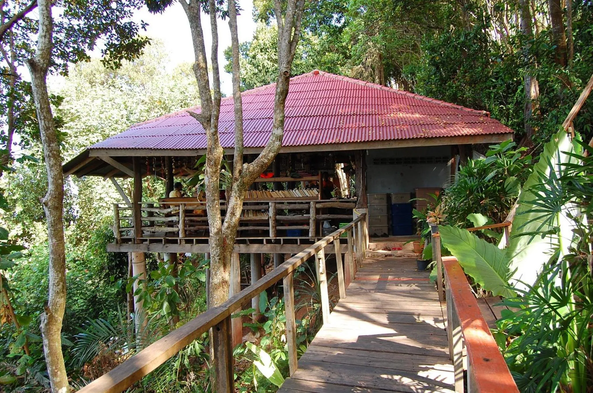 Dining area in Jungle Hill Beach Bungalow