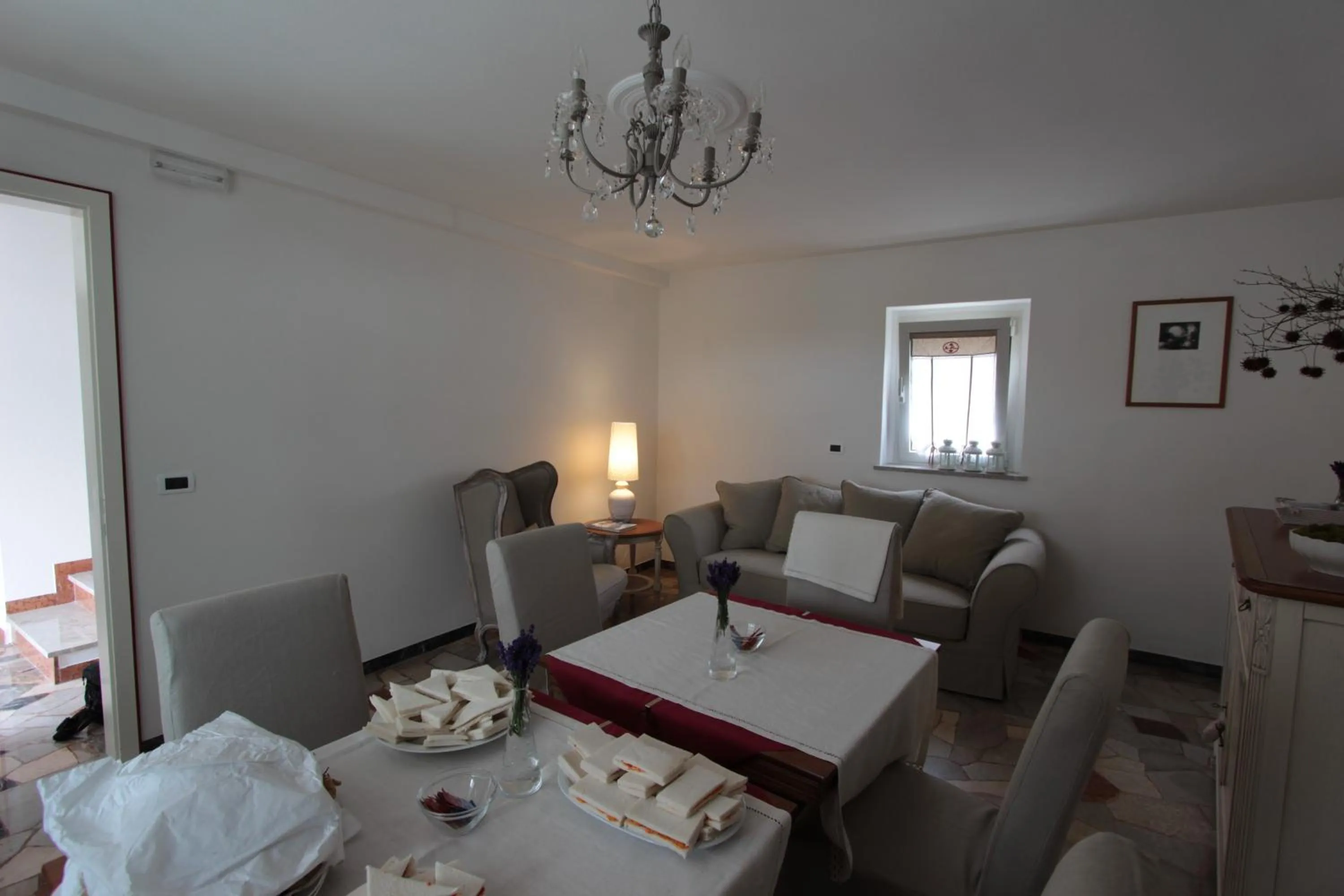 Communal lounge/ TV room in B&B Marina