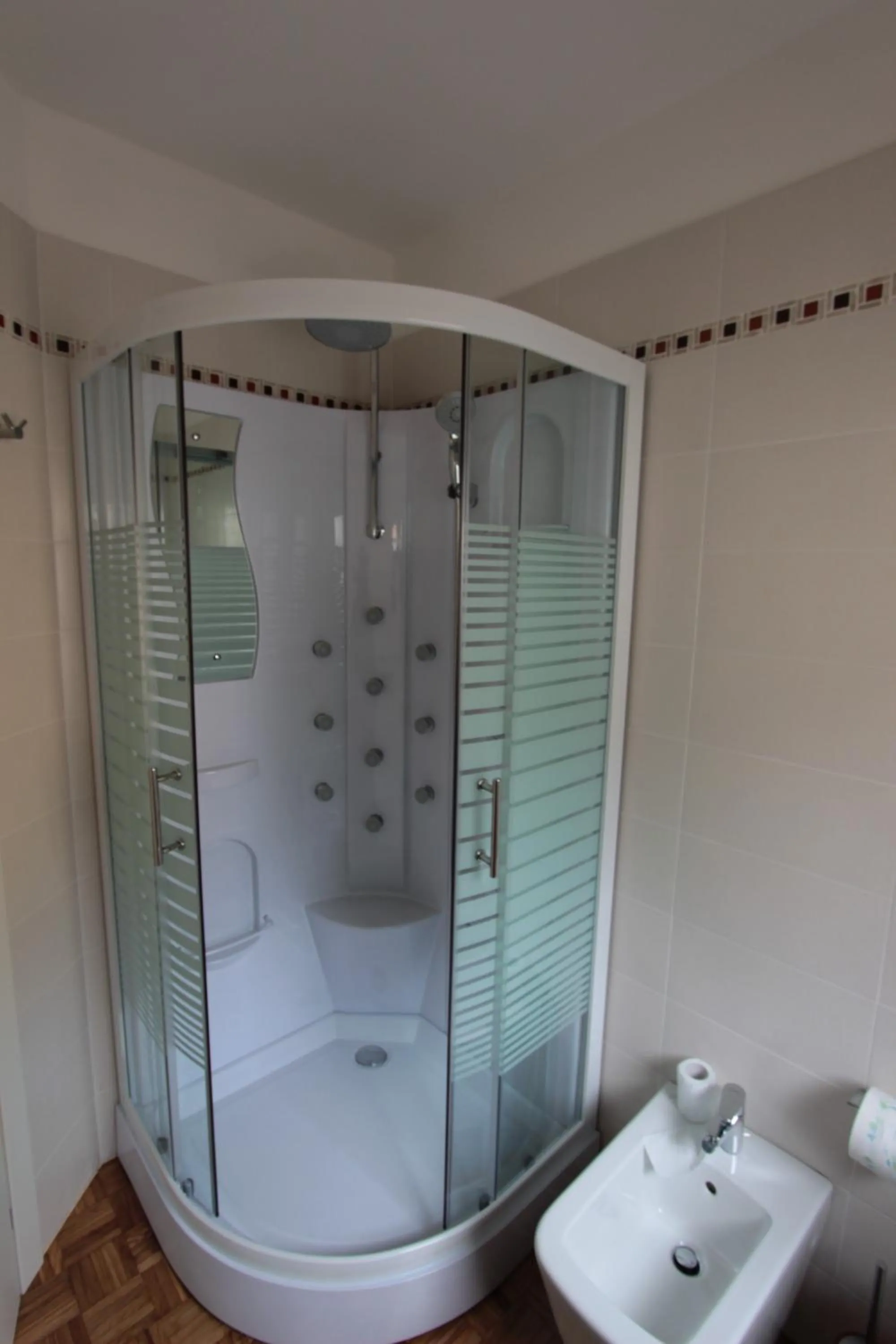 Shower in B&B Marina