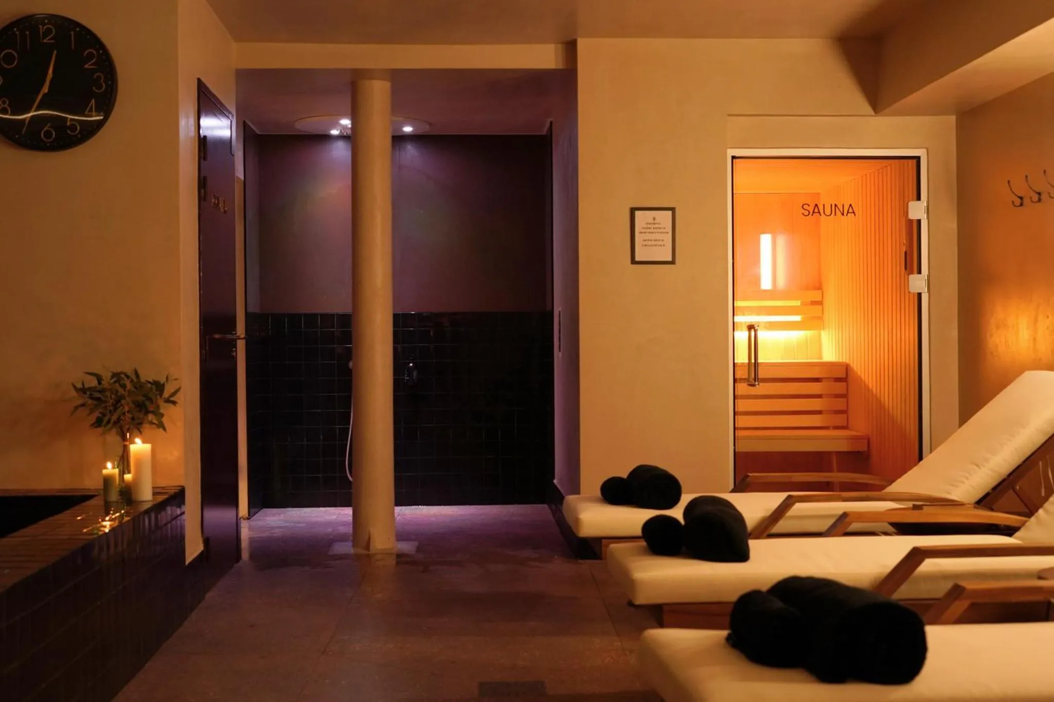 Spa and wellness centre/facilities in Hôtel Littéraire Stendhal et Spa