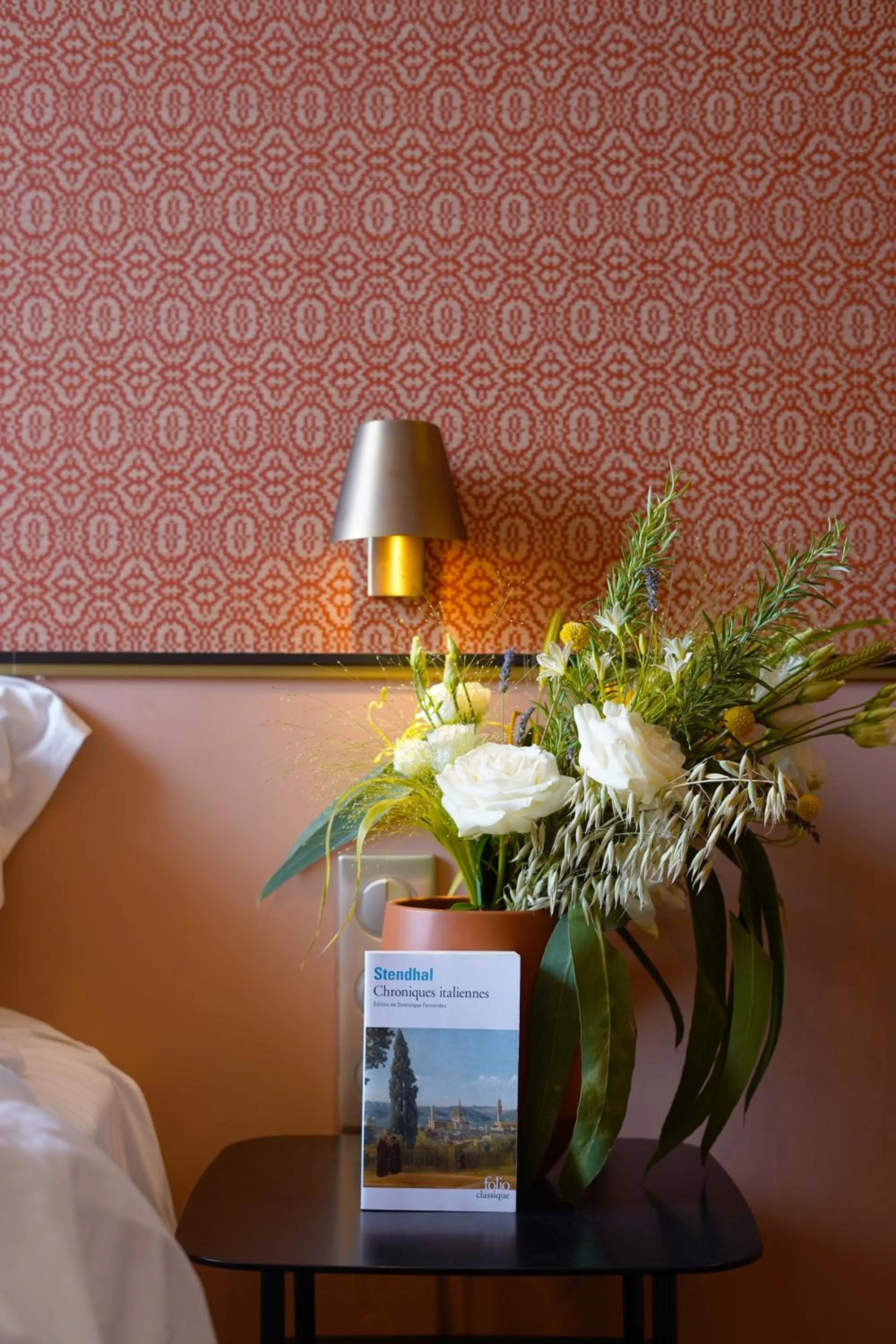 Bed in Hôtel Littéraire Stendhal et Spa