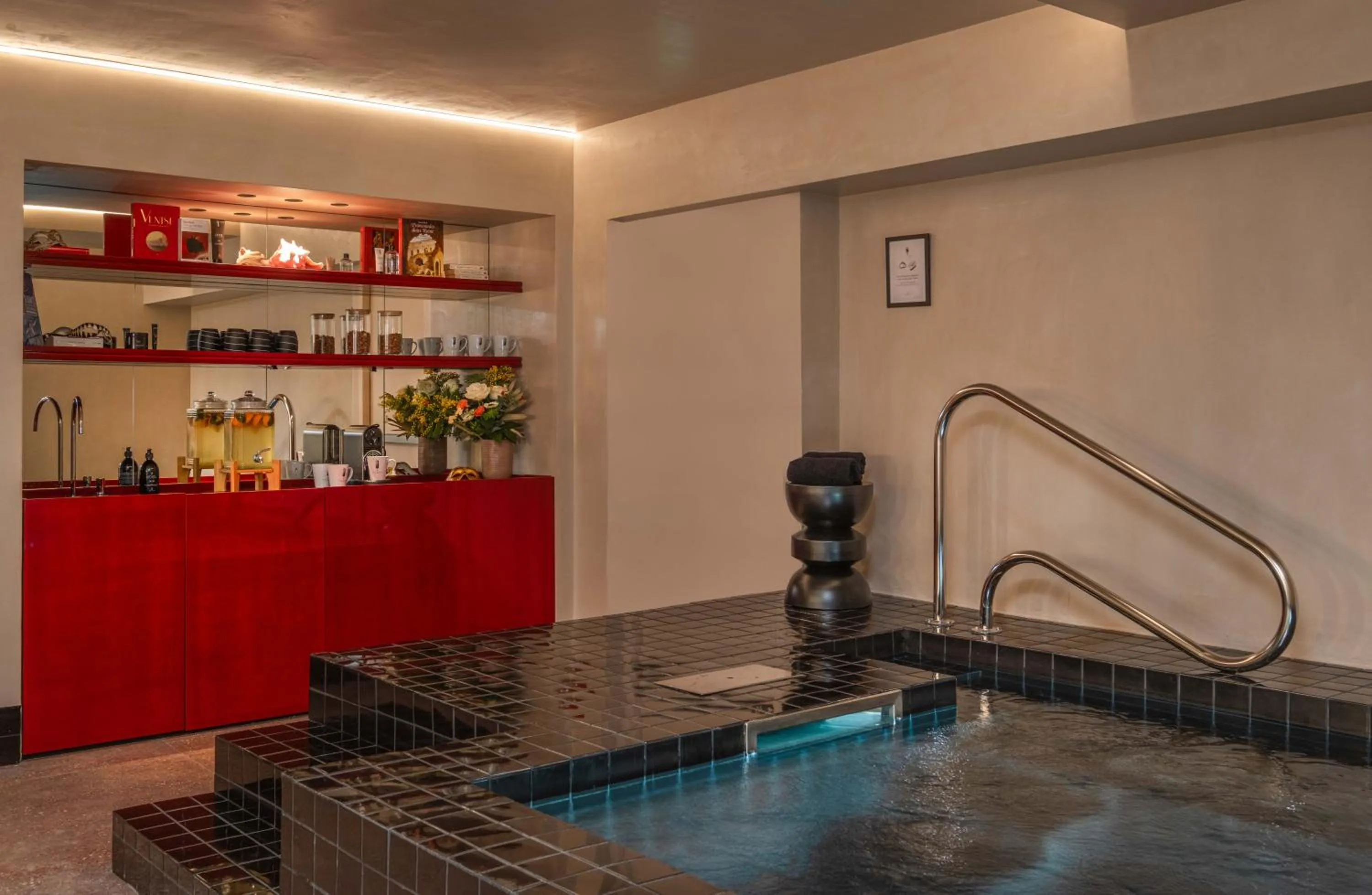 Spa and wellness centre/facilities in Hôtel Littéraire Stendhal et Spa