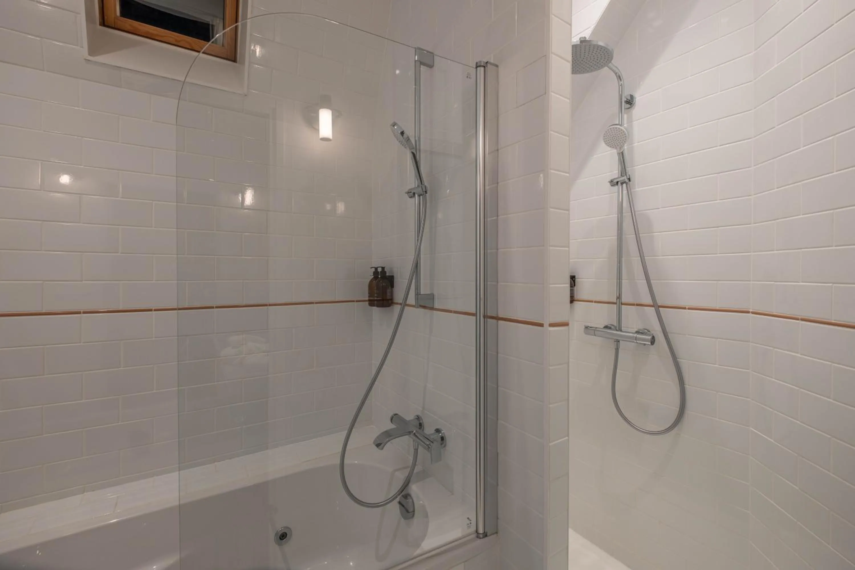 Bathroom in Hôtel Littéraire Stendhal et Spa