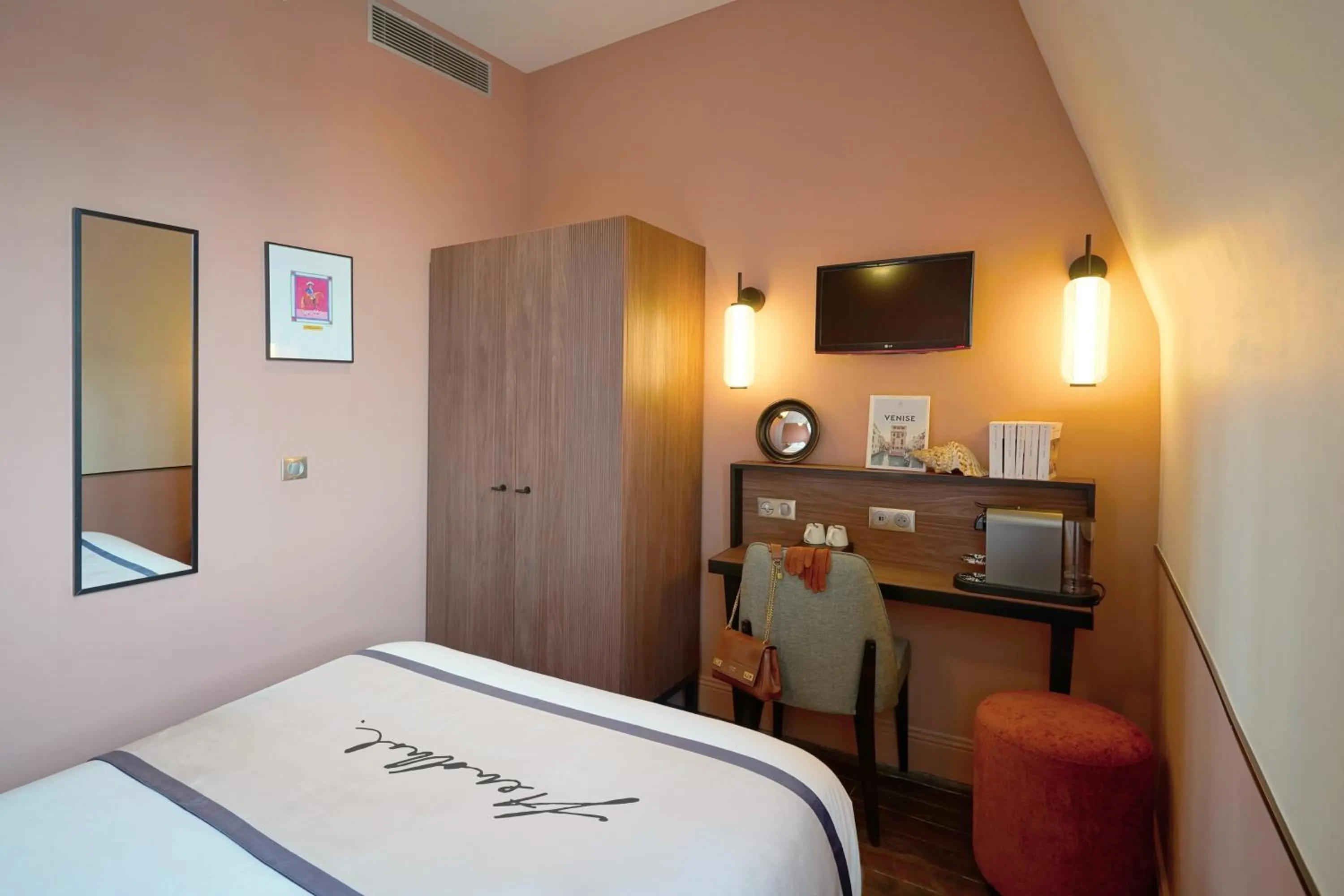 Bed in Hotel Des Prélats