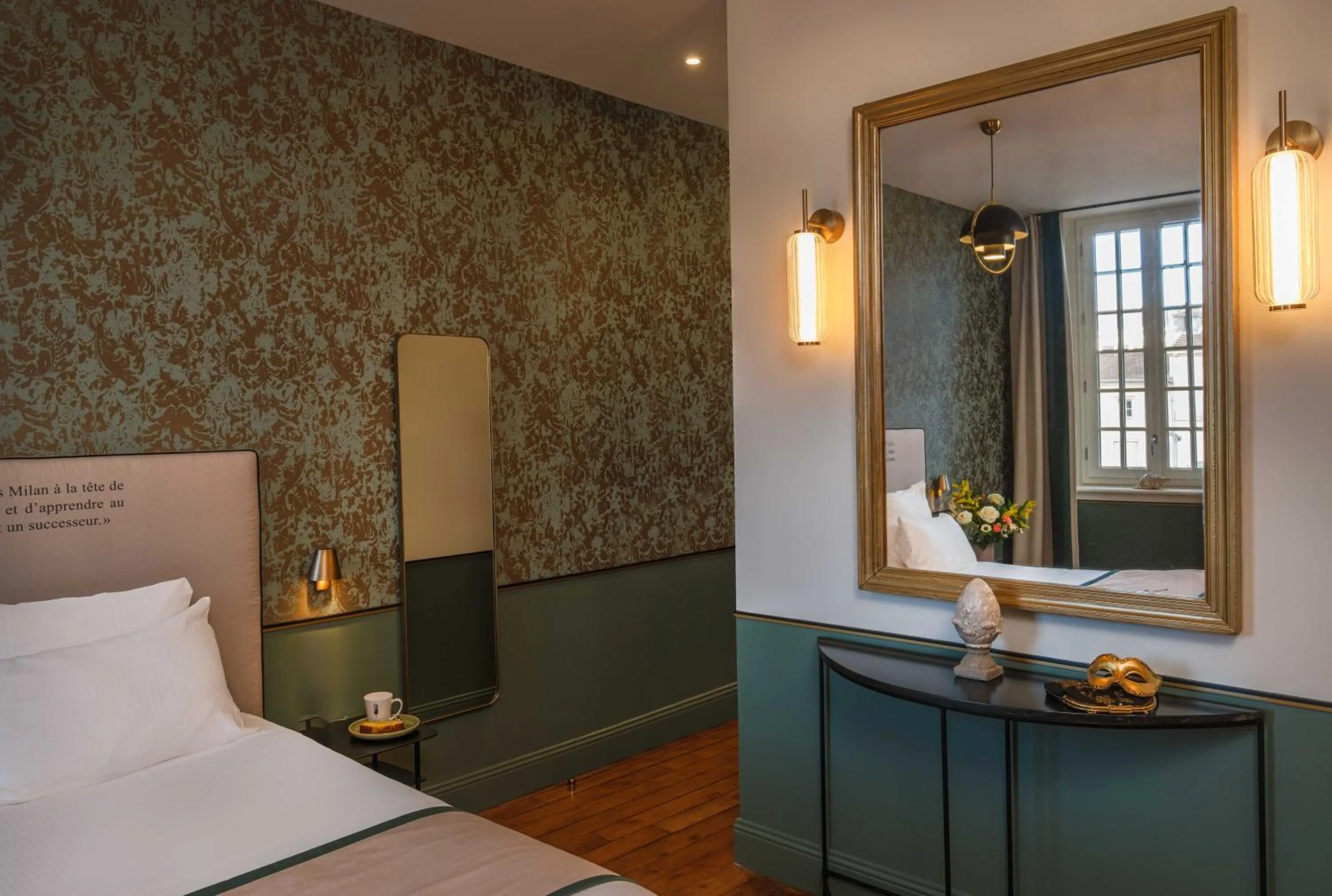 Bedroom, Bed in Hôtel Littéraire Stendhal et Spa