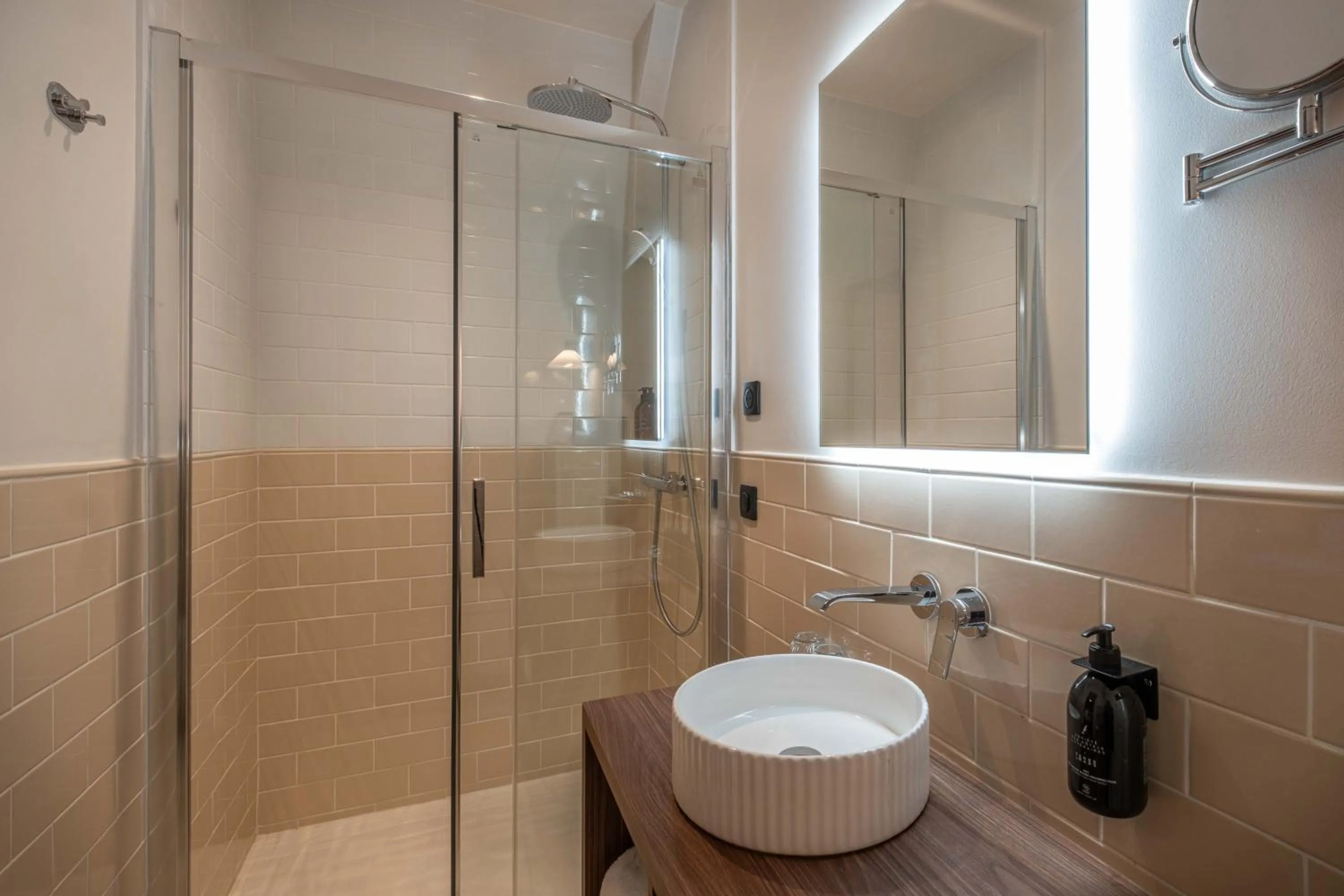 Bathroom in Hôtel Littéraire Stendhal et Spa