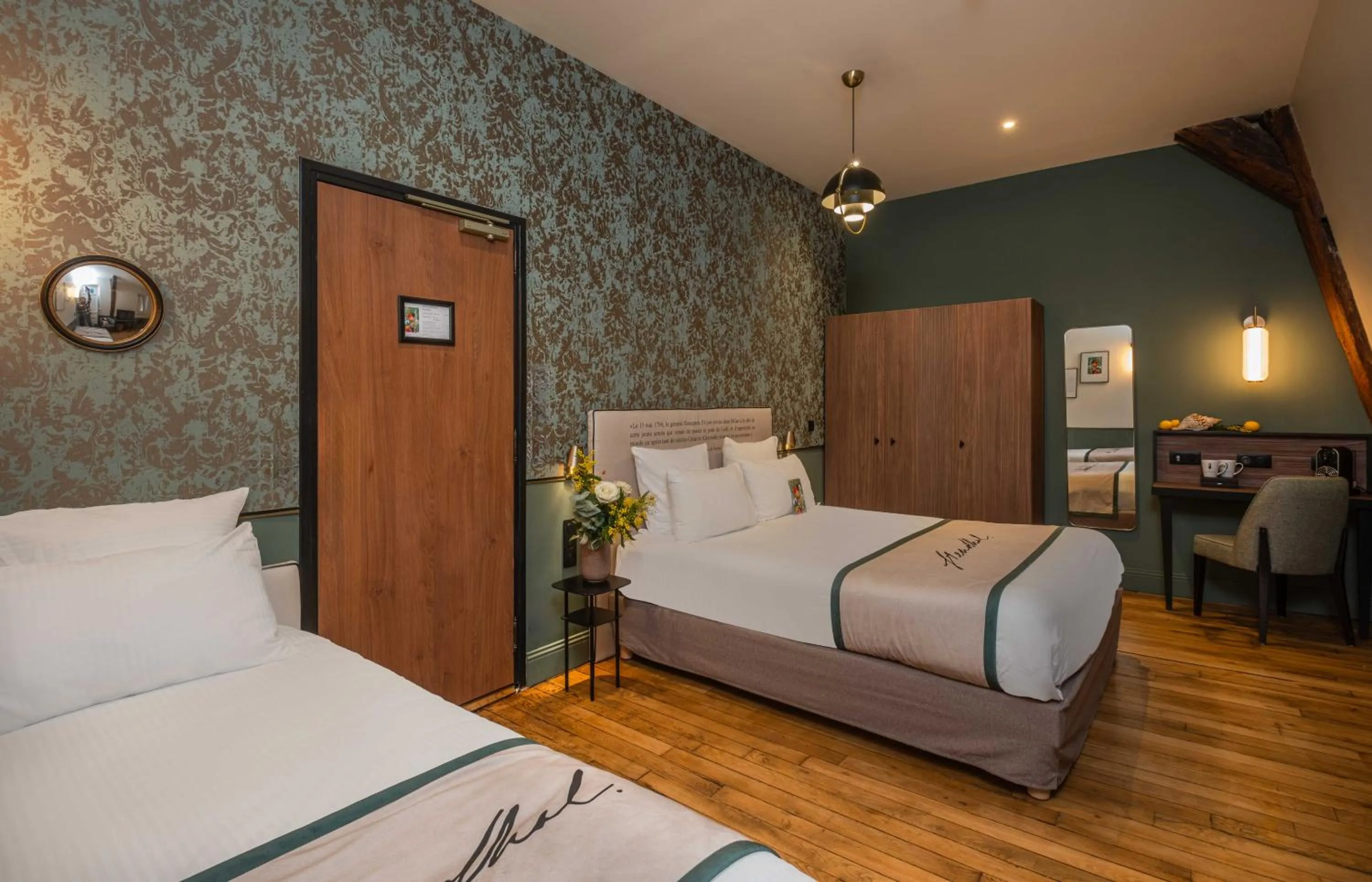 Bedroom, Bed in Hôtel Littéraire Stendhal et Spa