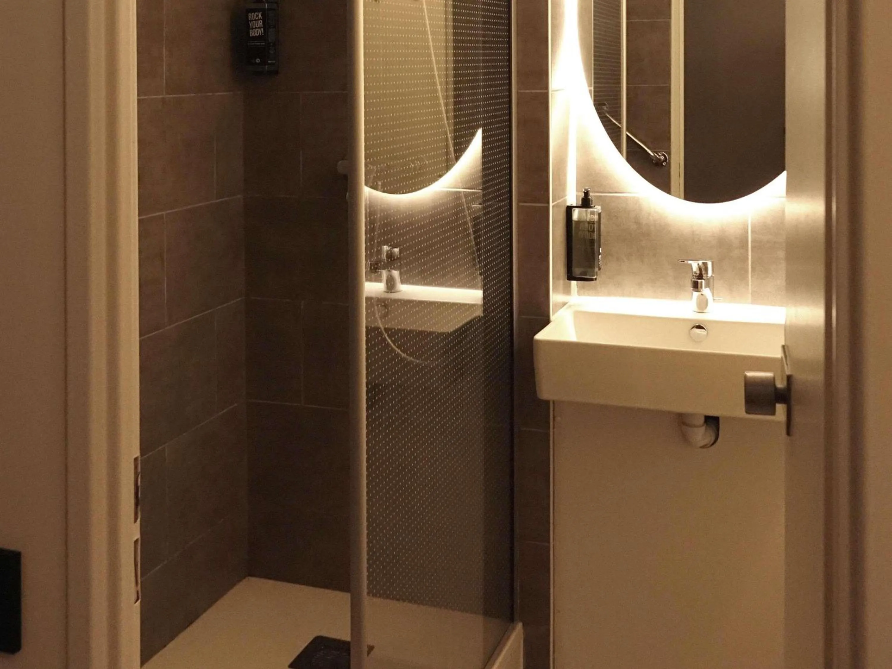 Bedroom in ibis Lille Centre Grand Place