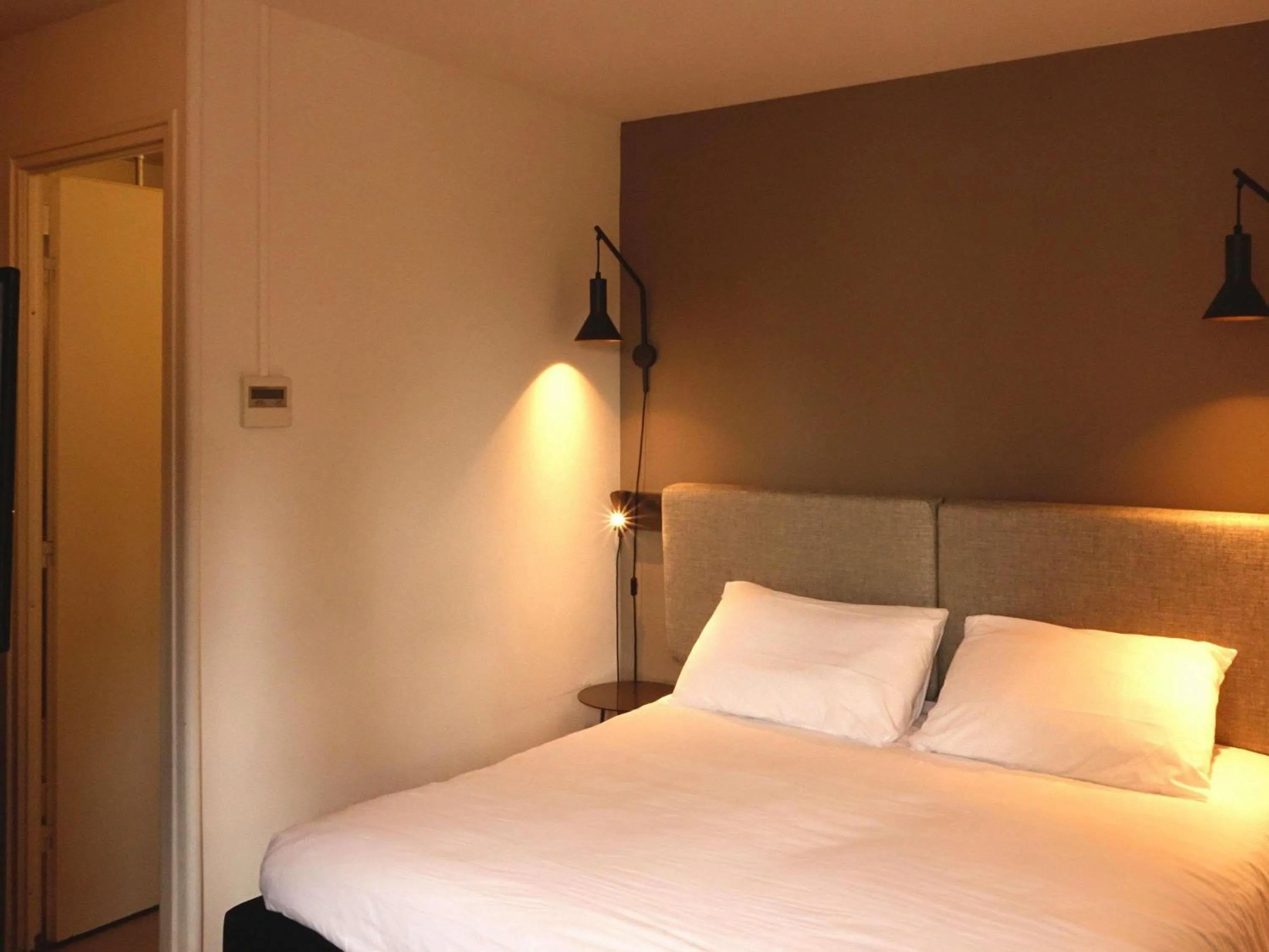 Bedroom, Bed in ibis Lille Centre Grand Place