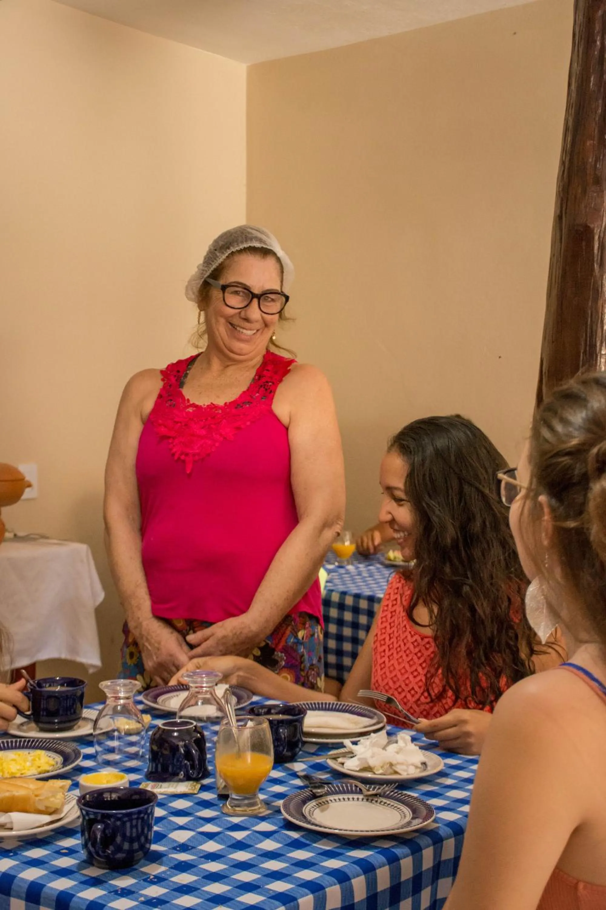 People in Pousada Ilha do Encanto