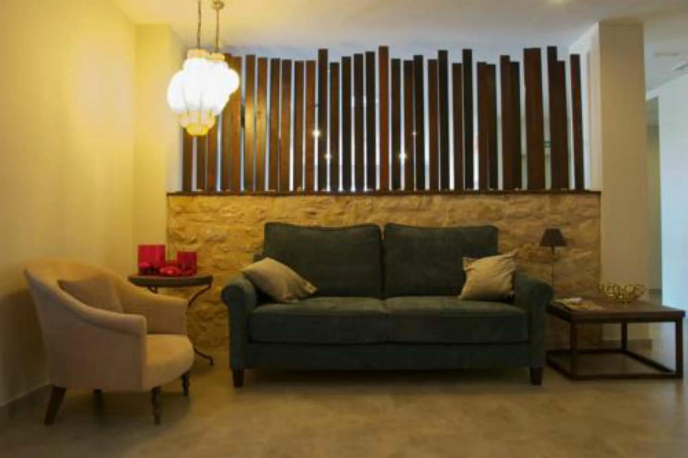 Communal lounge/ TV room in Hotel Villa Monter