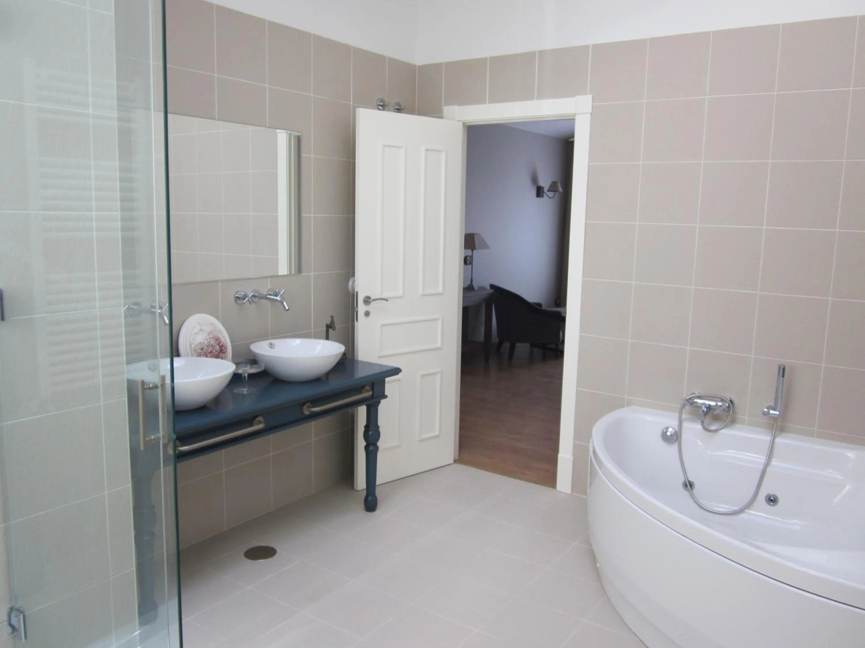 Hot Tub in Hotel Villa Monter