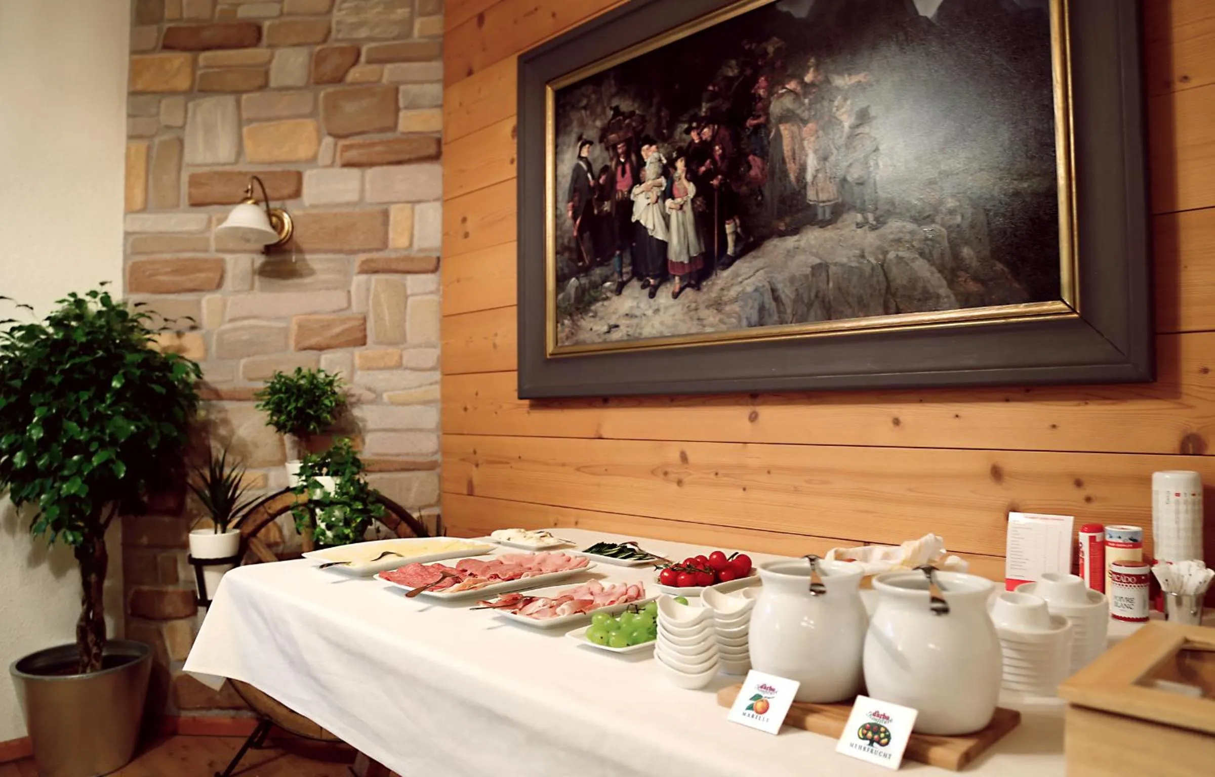 Buffet breakfast in Hotel & Suites Glück Auf