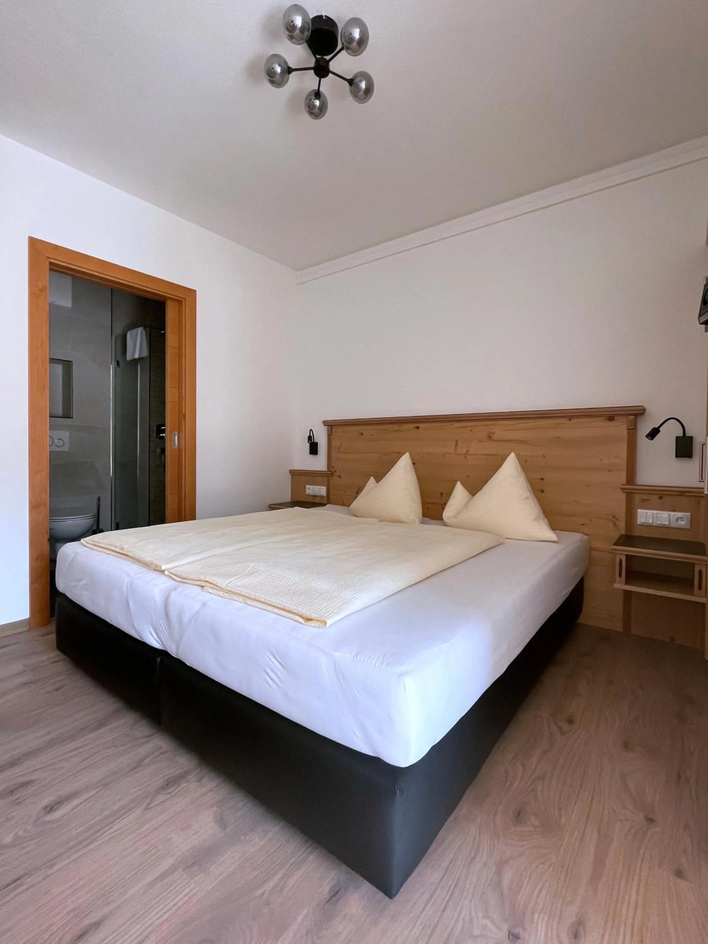 Bedroom, Bed in Hotel & Suites Glück Auf